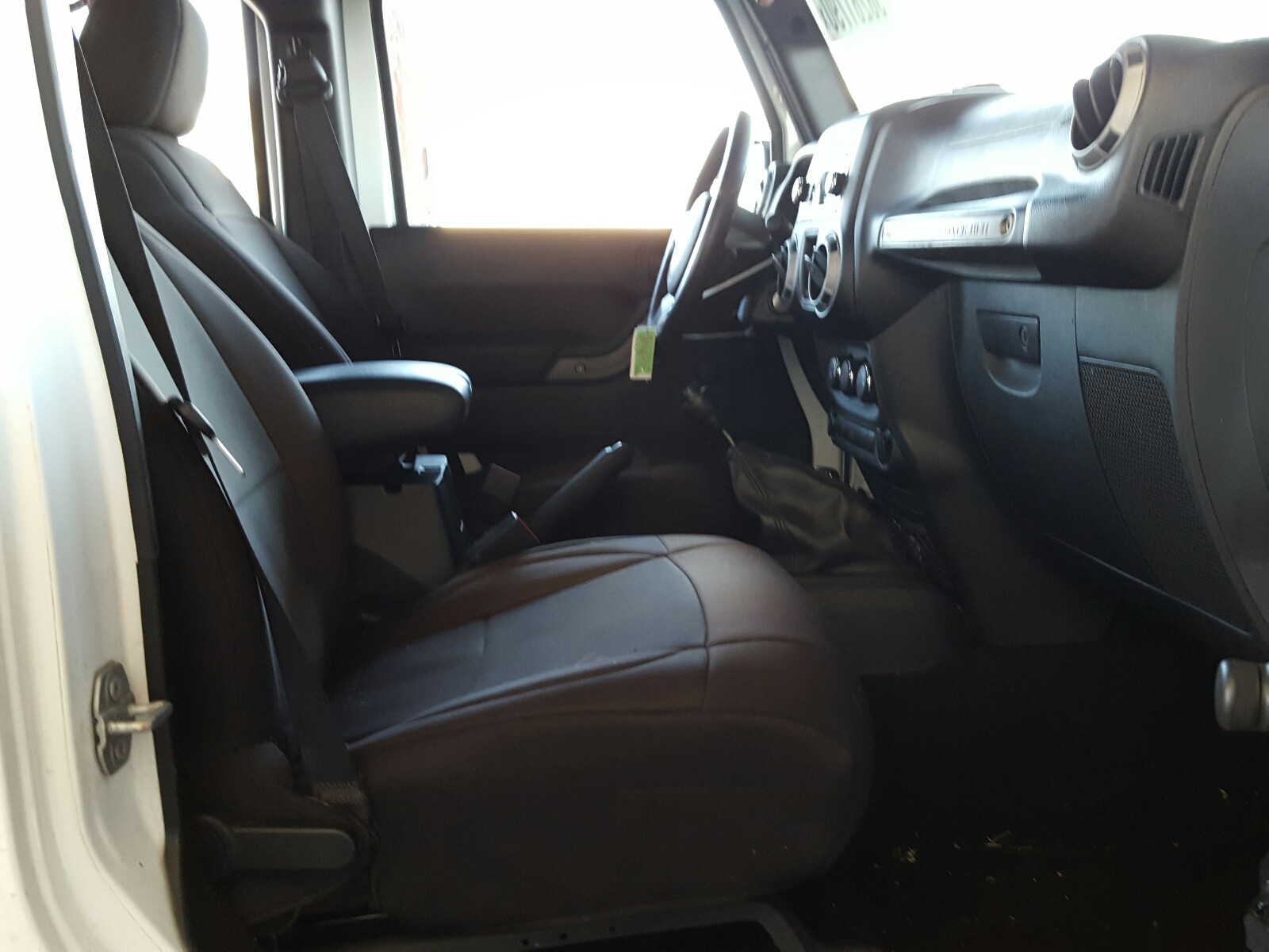 2015 Jeep Wrangler Unlimited Sport Белый vin: 1C4BJWDG4FL548607