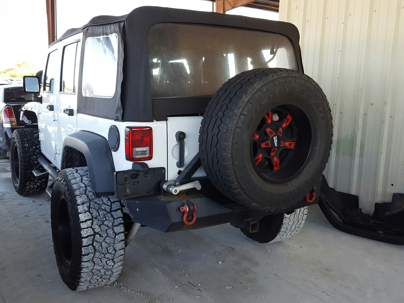2015 Jeep Wrangler Unlimited Sport Белый vin: 1C4BJWDG4FL548607