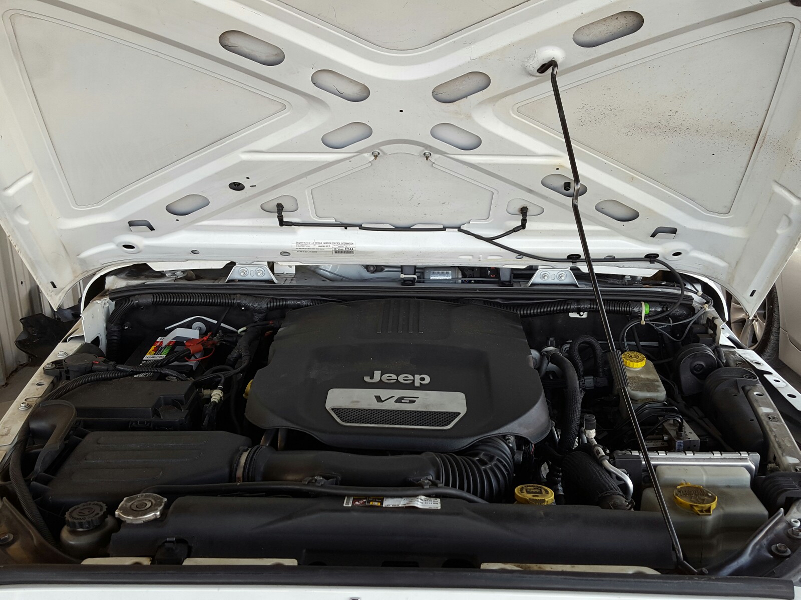 2015 Jeep Wrangler Unlimited Sport Белый vin: 1C4BJWDG4FL548607