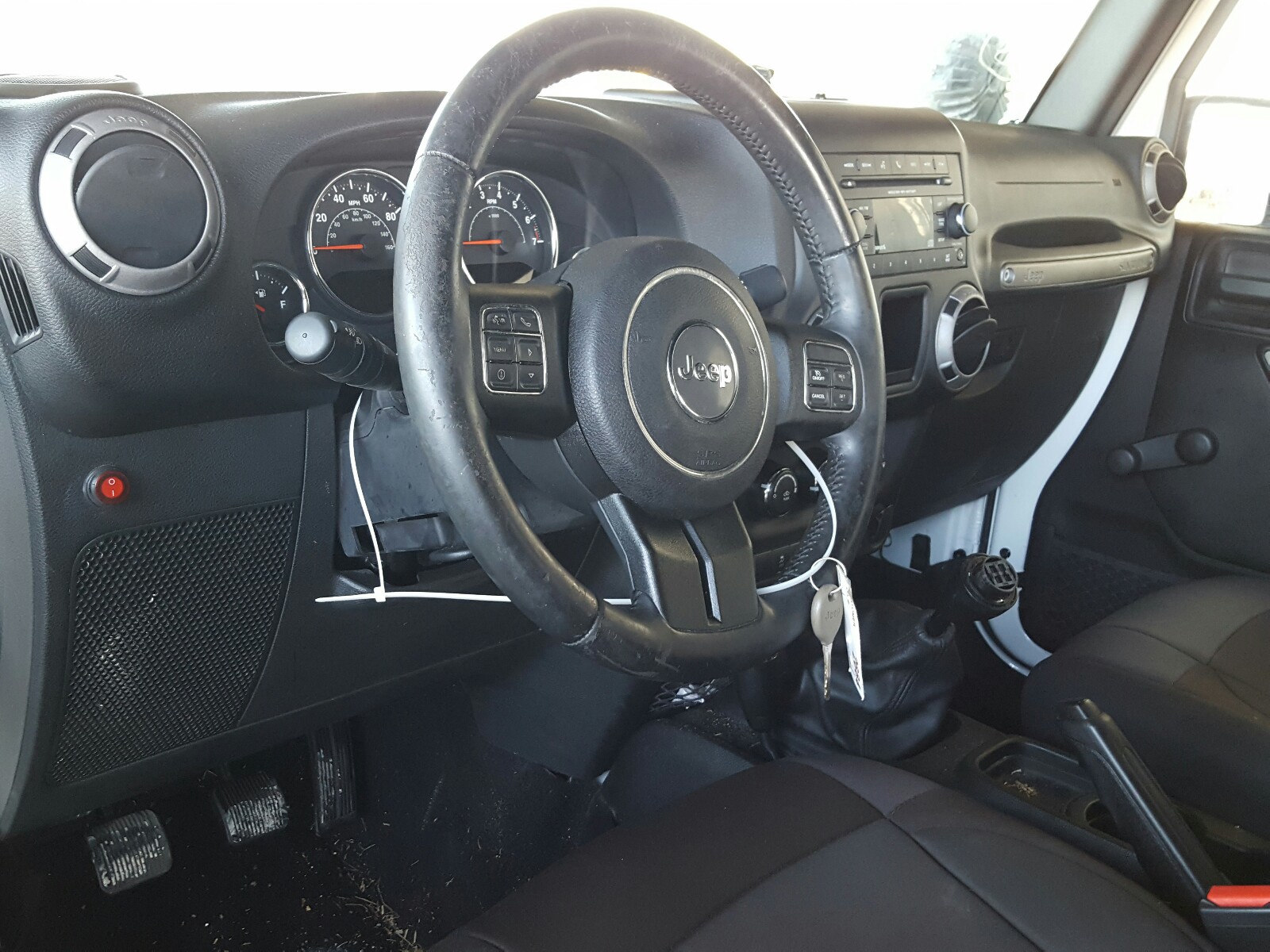 2015 Jeep Wrangler Unlimited Sport Белый vin: 1C4BJWDG4FL548607