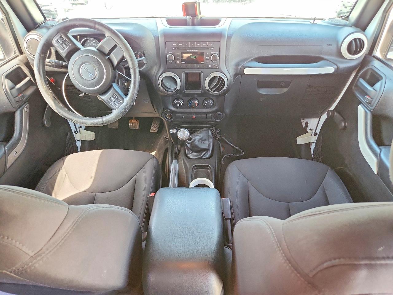 2015 Jeep Wrangler Unlimited Sport Белый vin: 1C4BJWDG4FL548607