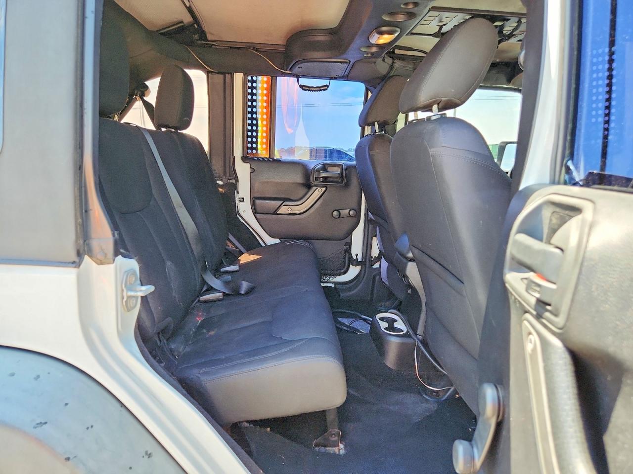 2015 Jeep Wrangler Unlimited Sport Белый vin: 1C4BJWDG4FL548607
