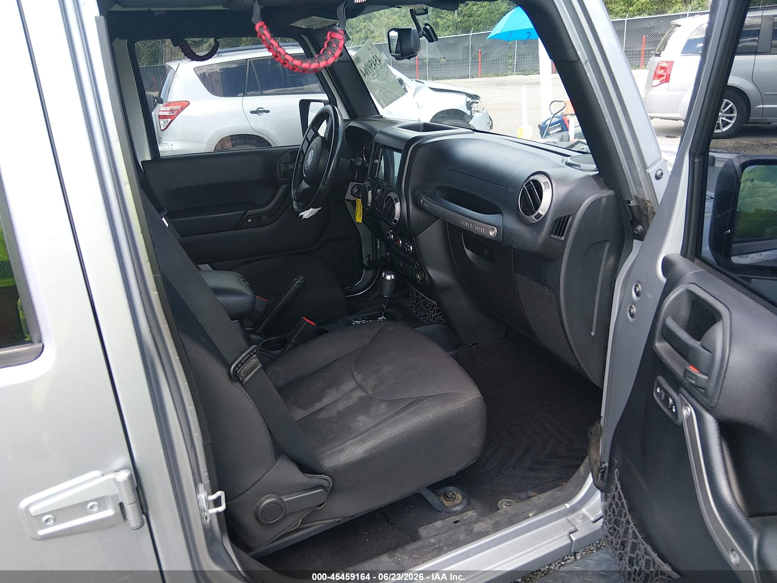 2015 Jeep Wrangler Unlimited Sport Gray vin: 1C4BJWDG4FL569313