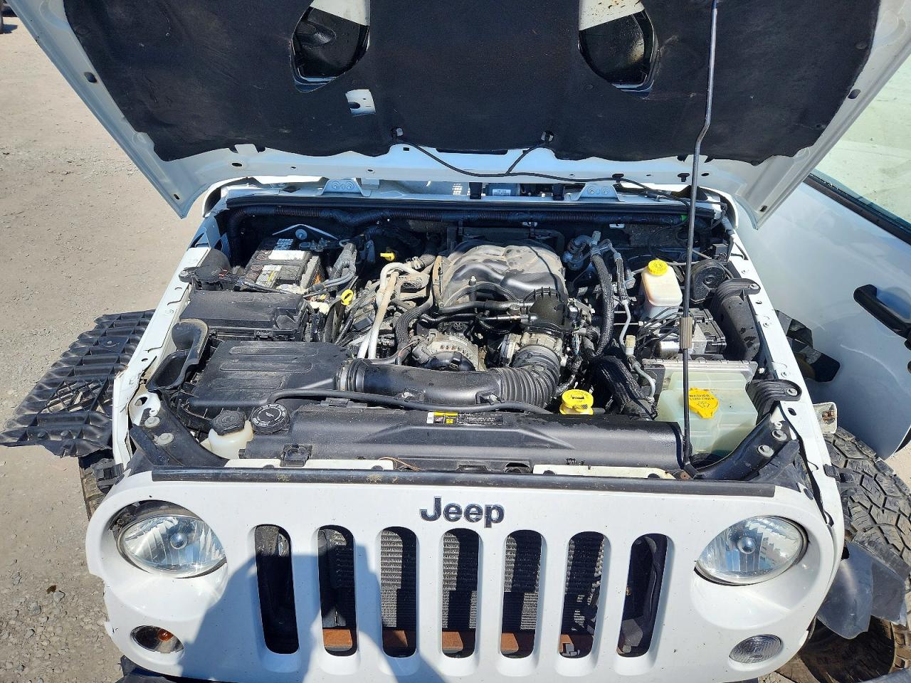 2017 Jeep Wrangler White vin: 1C4BJWDG4HL745604