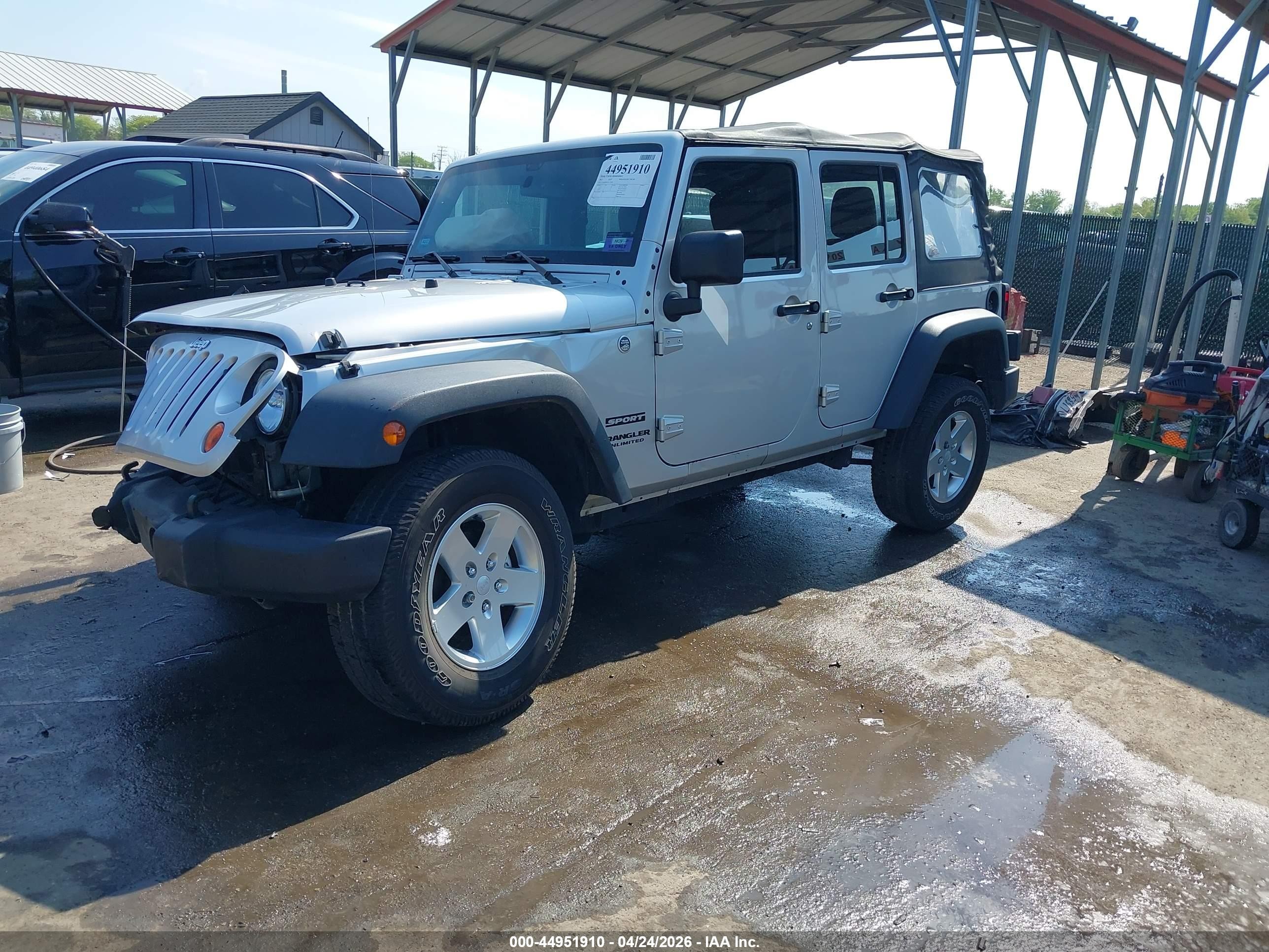 2012 Jeep Wrangler Unlimited Sport Silver vin: 1C4BJWDG5CL178781