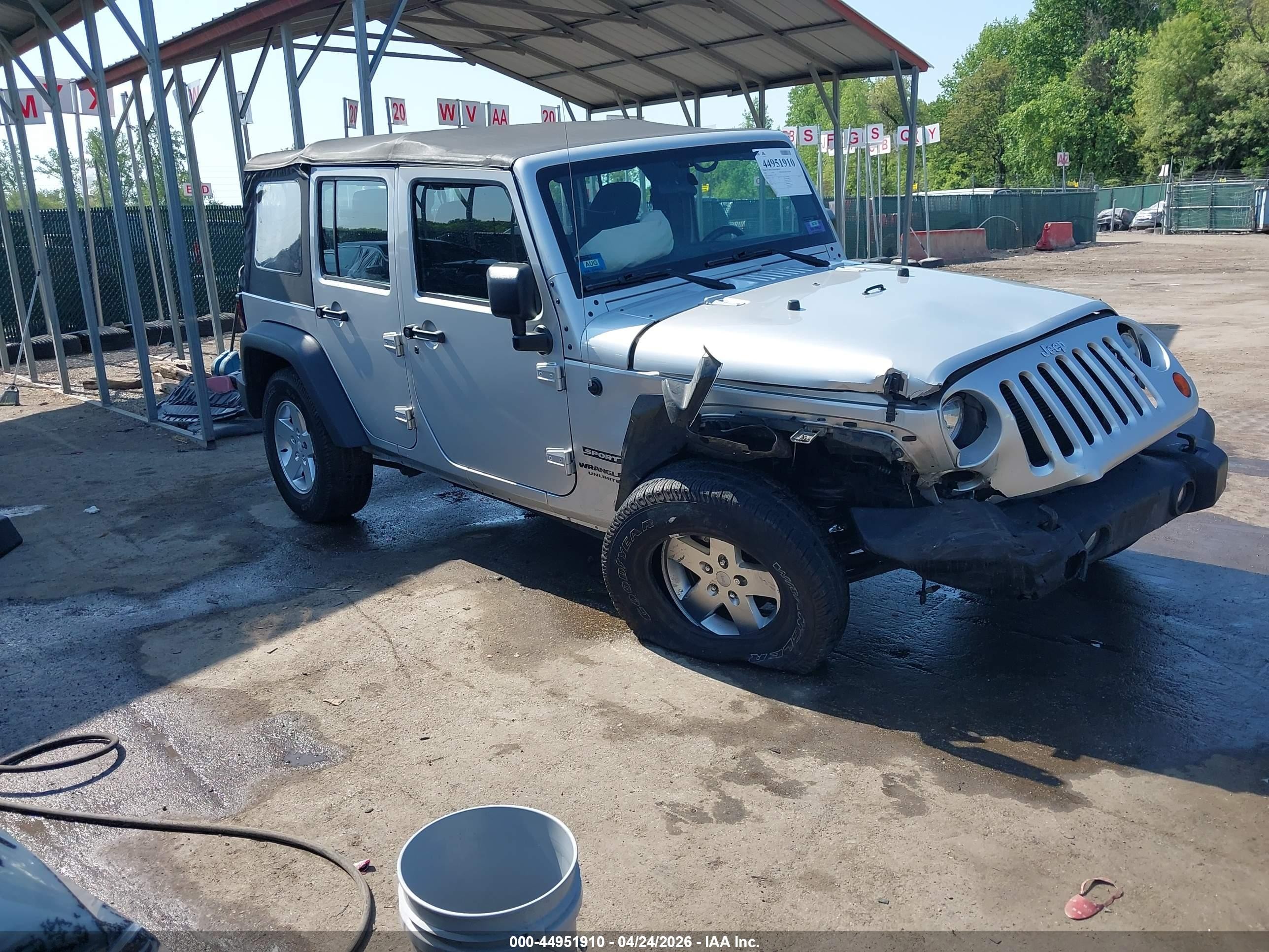 2012 Jeep Wrangler Unlimited Sport Silver vin: 1C4BJWDG5CL178781