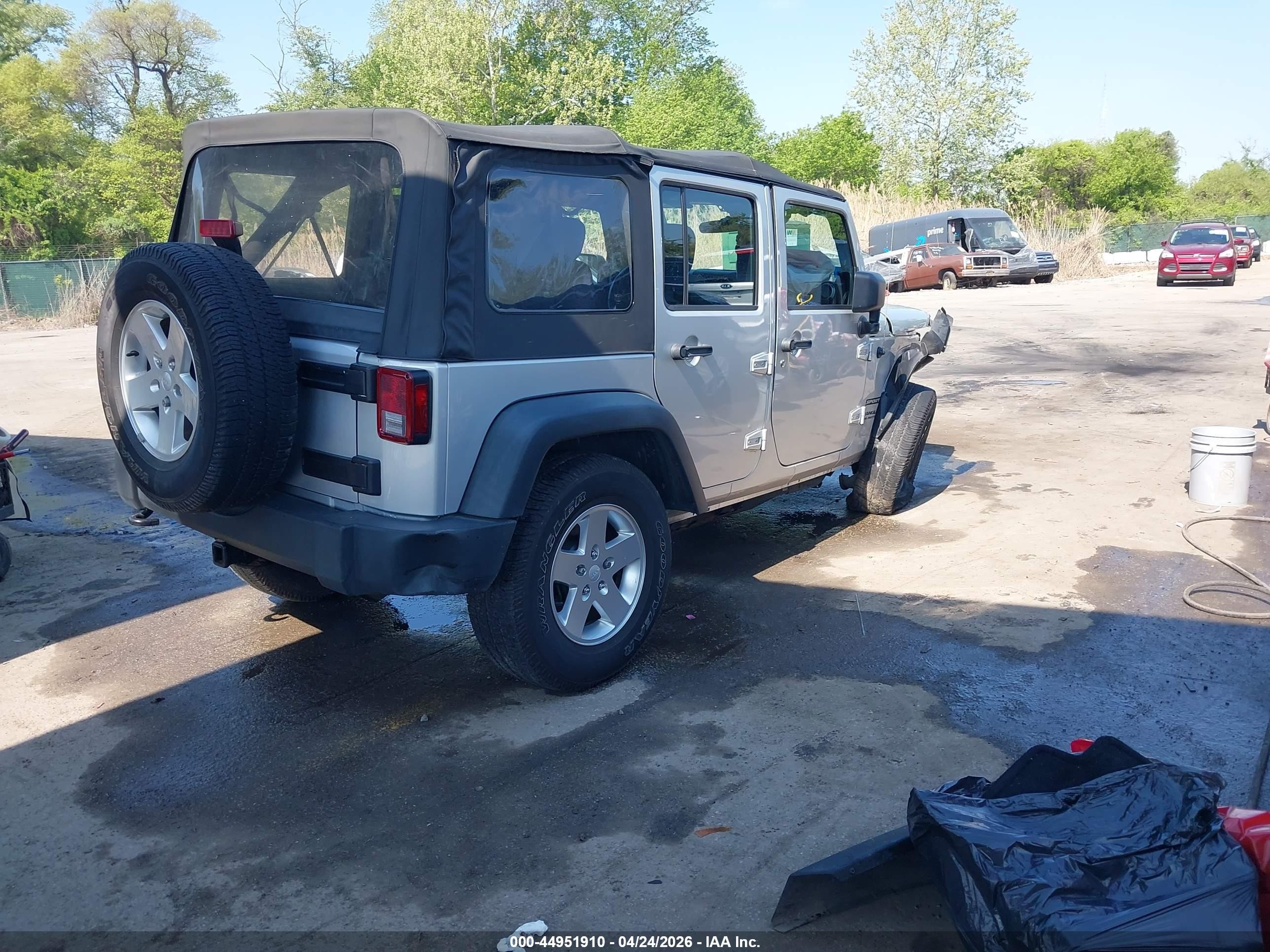 2012 Jeep Wrangler Unlimited Sport Silver vin: 1C4BJWDG5CL178781