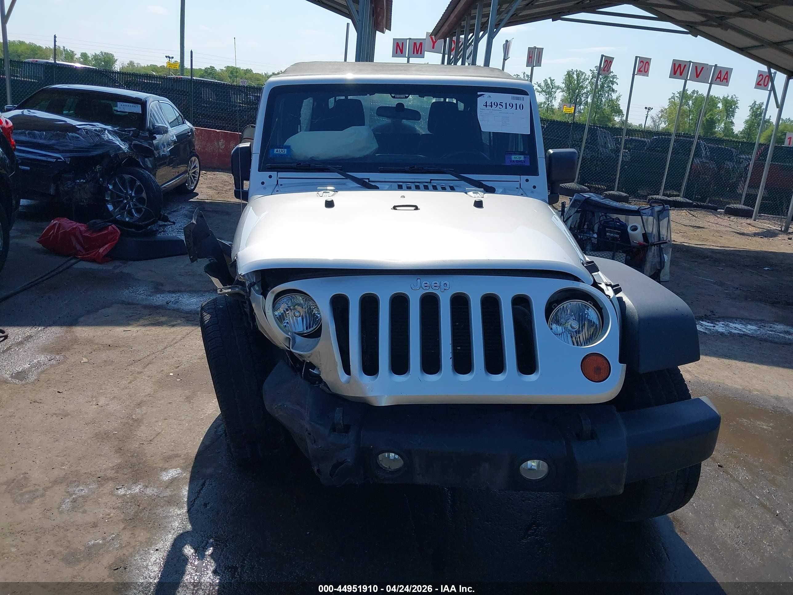 2012 Jeep Wrangler Unlimited Sport Silver vin: 1C4BJWDG5CL178781