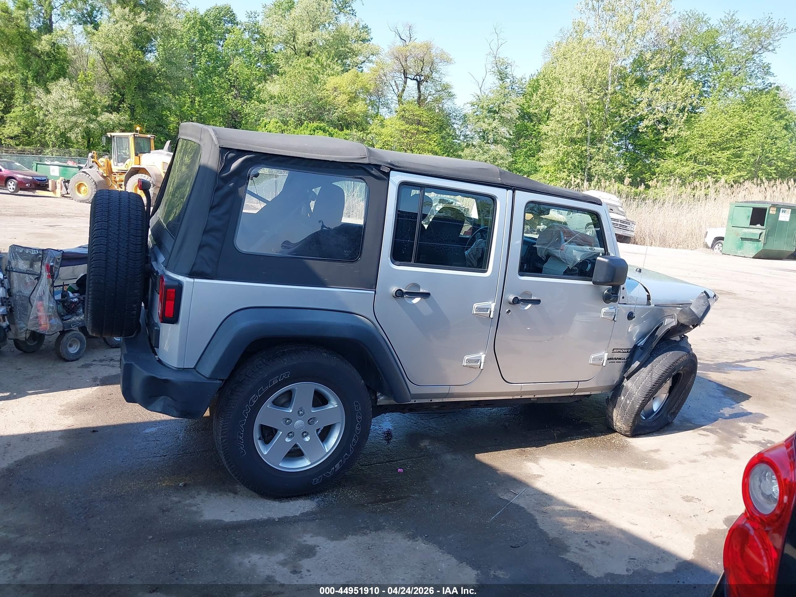 2012 Jeep Wrangler Unlimited Sport Silver vin: 1C4BJWDG5CL178781