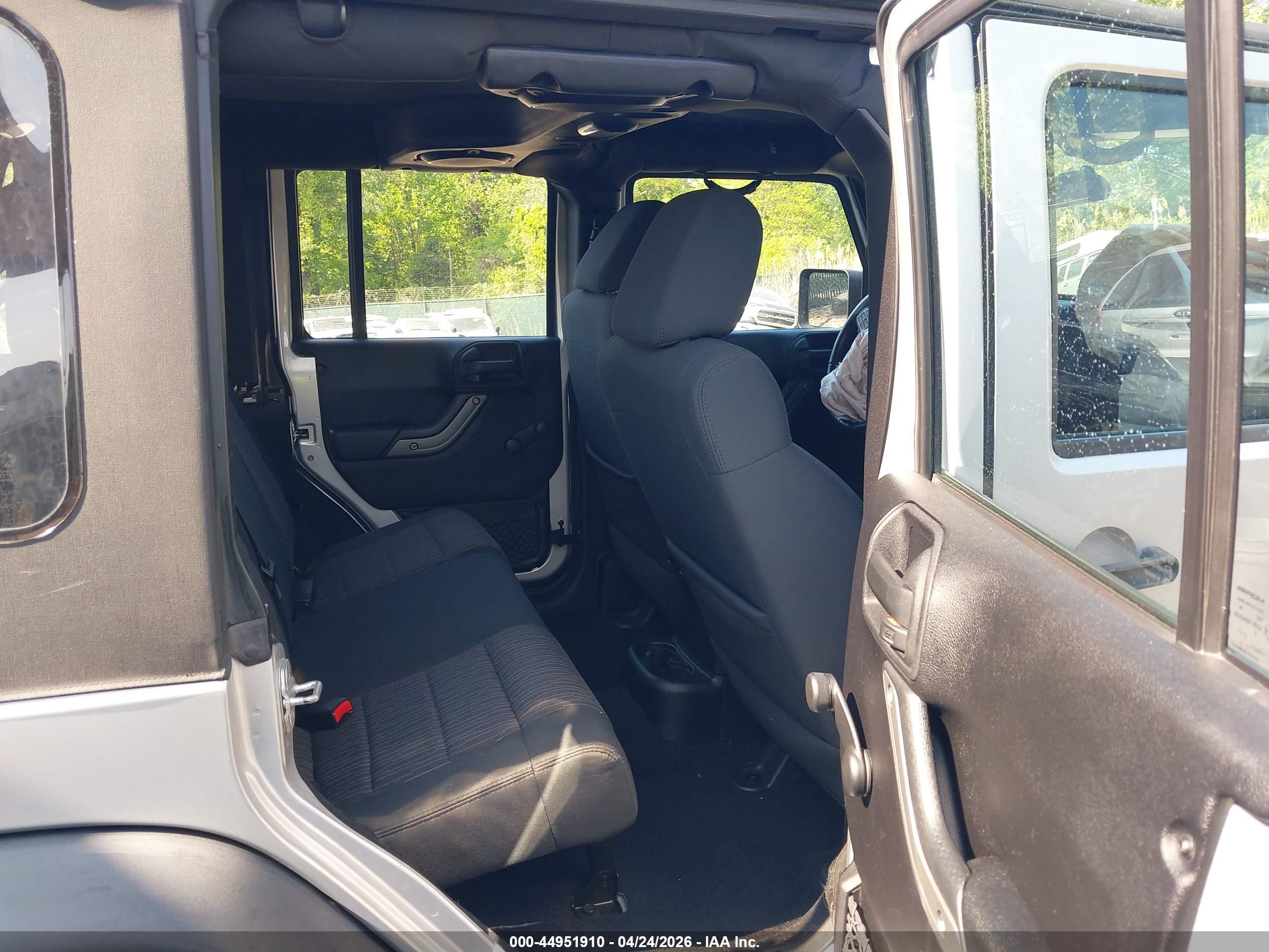 2012 Jeep Wrangler Unlimited Sport Silver vin: 1C4BJWDG5CL178781