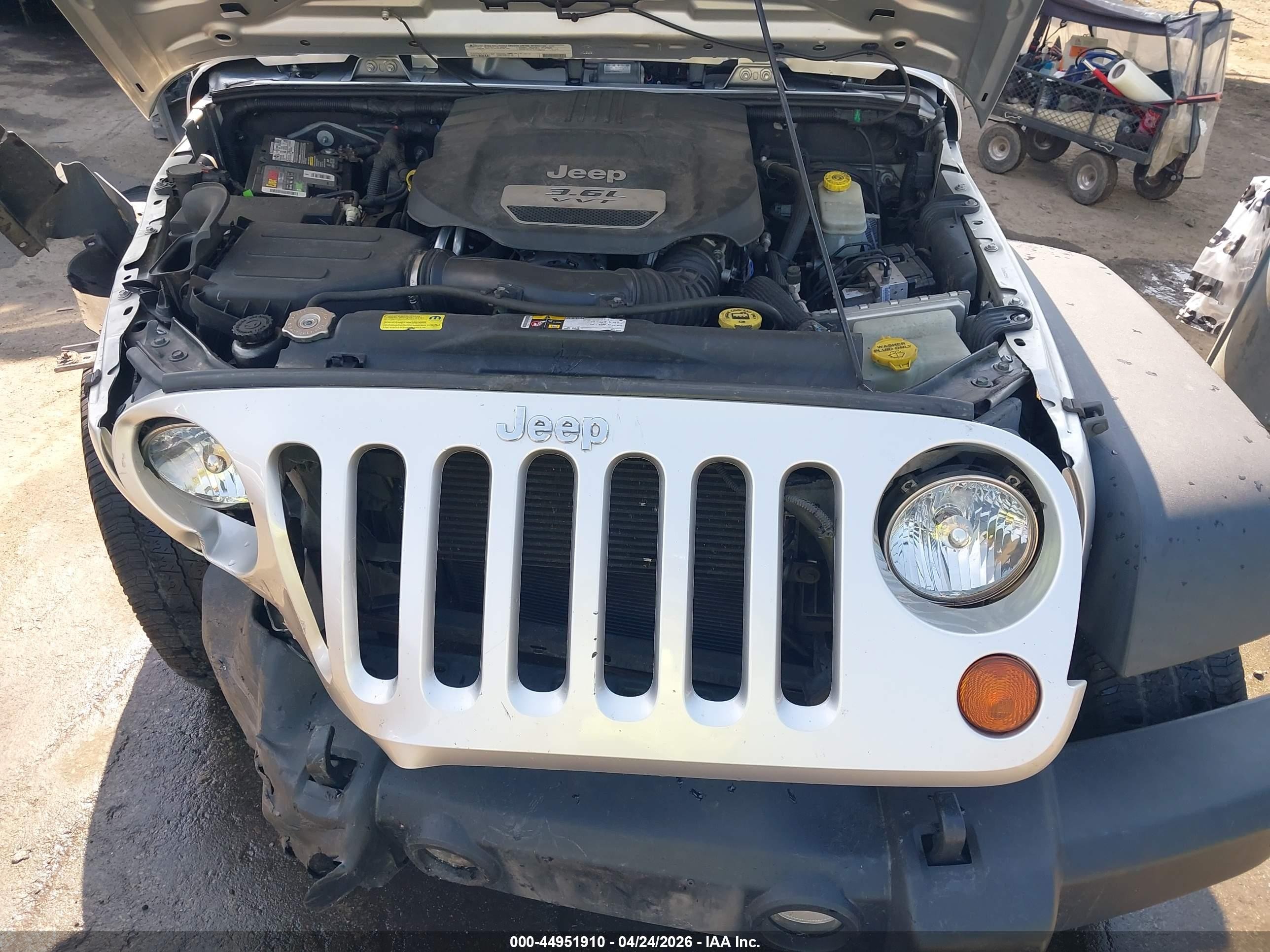 2012 Jeep Wrangler Unlimited Sport Silver vin: 1C4BJWDG5CL178781