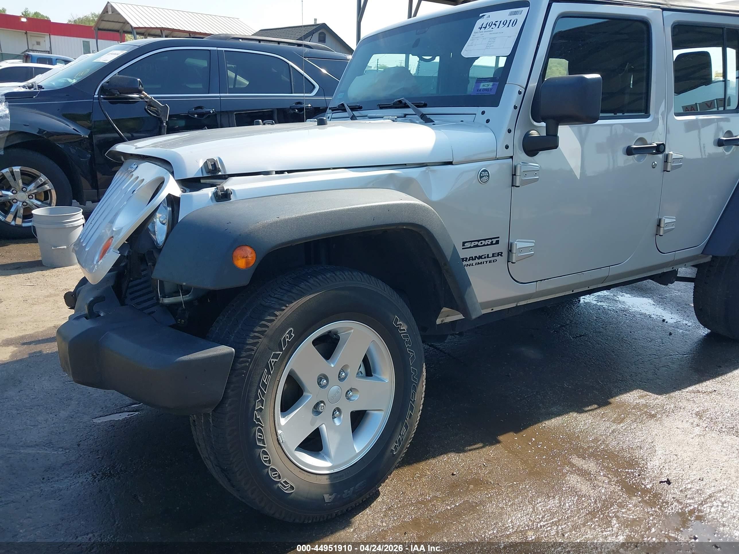 2012 Jeep Wrangler Unlimited Sport Silver vin: 1C4BJWDG5CL178781