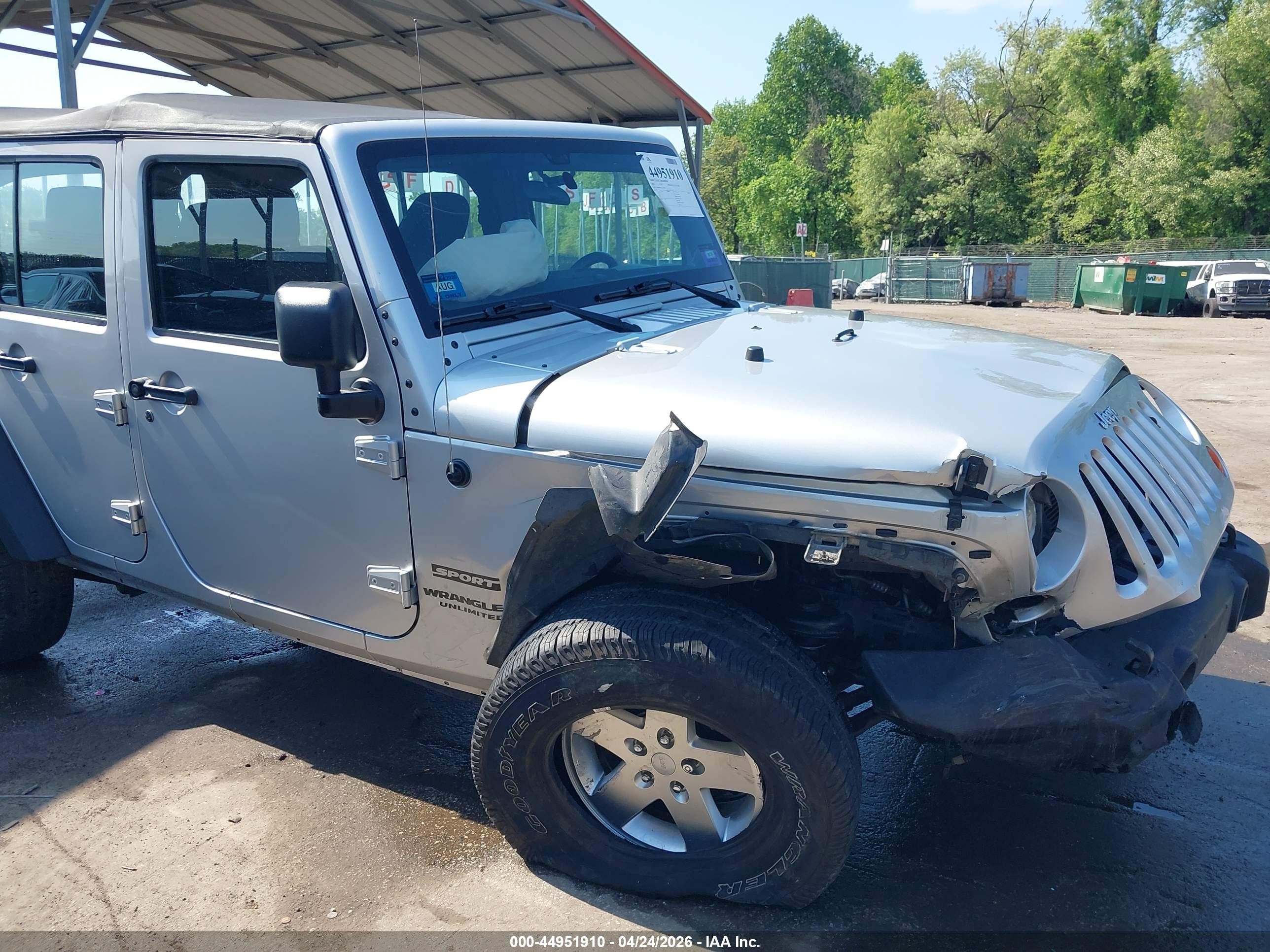 2012 Jeep Wrangler Unlimited Sport Silver vin: 1C4BJWDG5CL178781