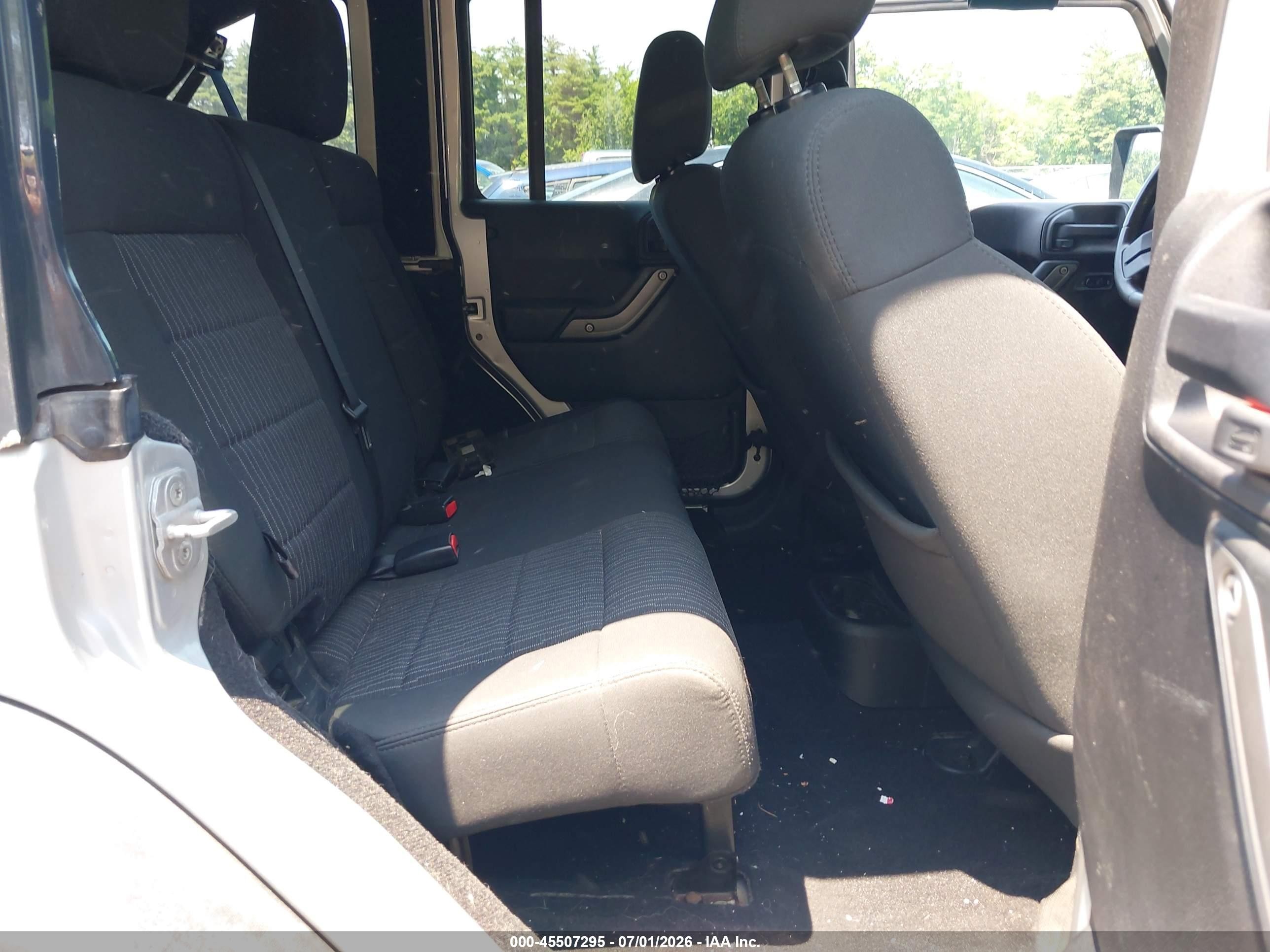 2012 Jeep Wrangler Unlimited Sport Silver vin: 1C4BJWDG5CL181745