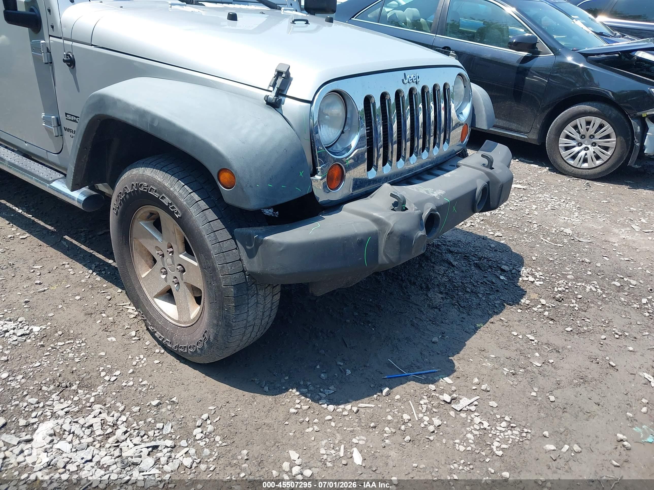 2012 Jeep Wrangler Unlimited Sport Silver vin: 1C4BJWDG5CL181745