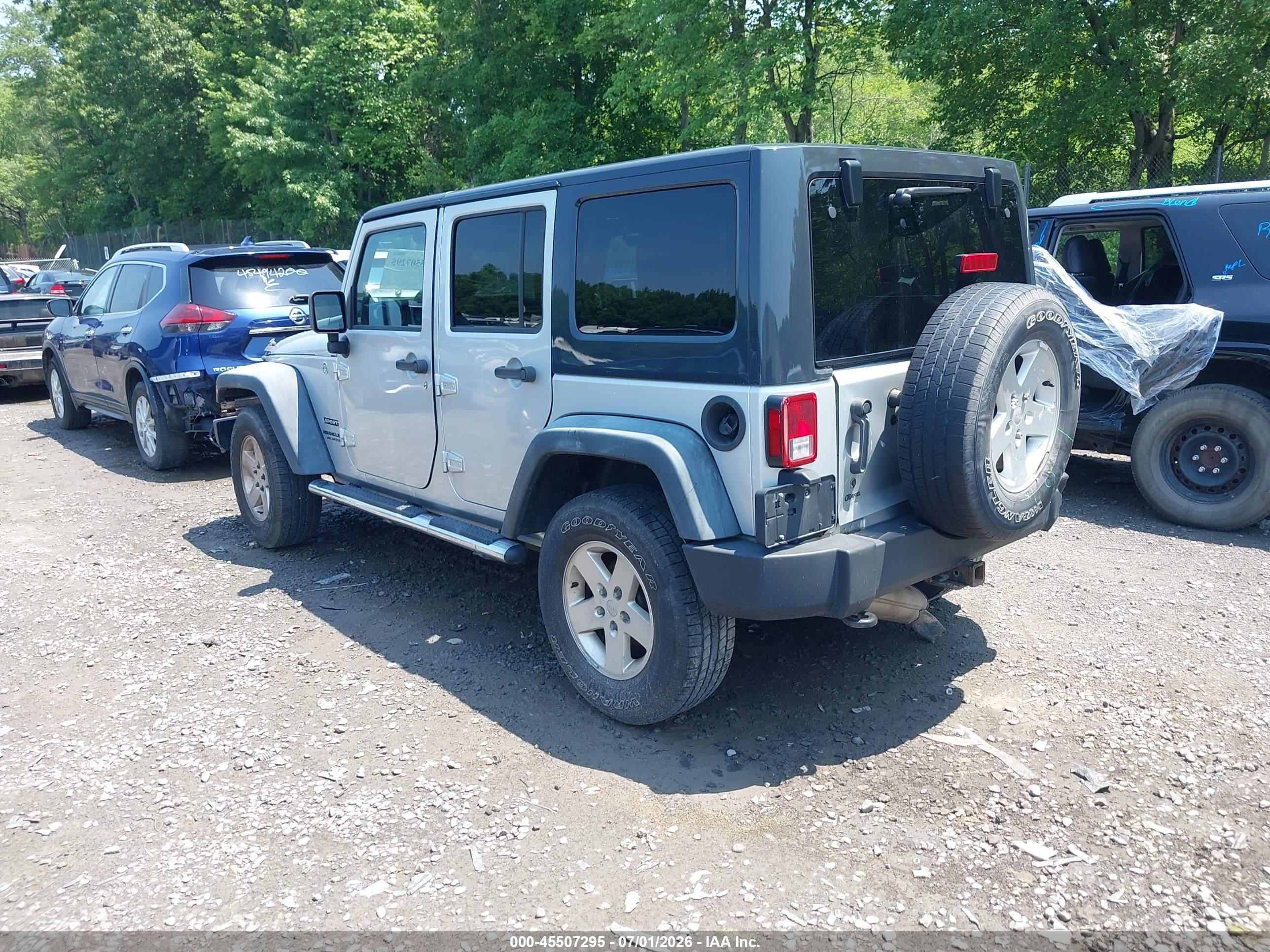 2012 Jeep Wrangler Unlimited Sport Silver vin: 1C4BJWDG5CL181745