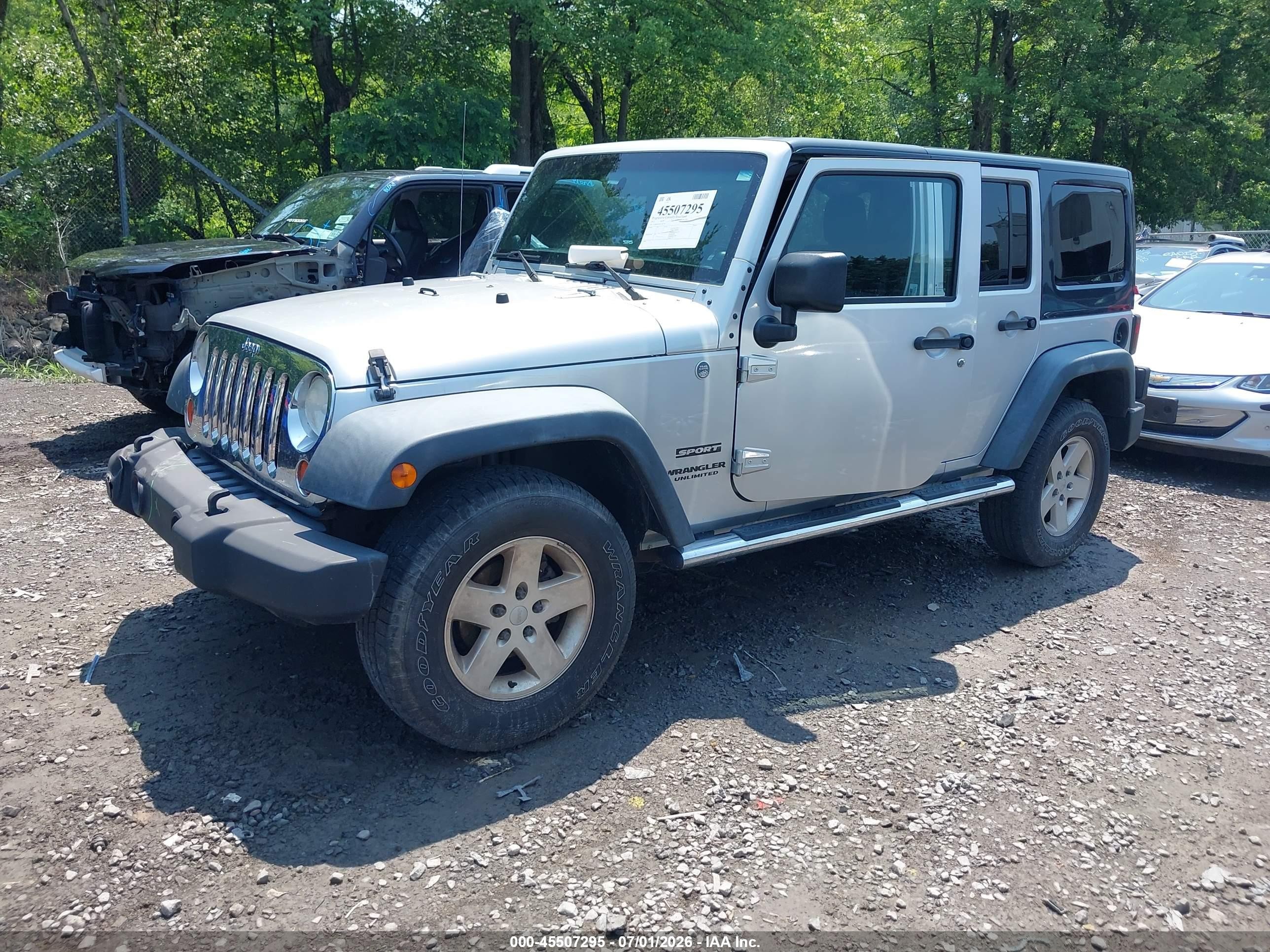 2012 Jeep Wrangler Unlimited Sport Silver vin: 1C4BJWDG5CL181745
