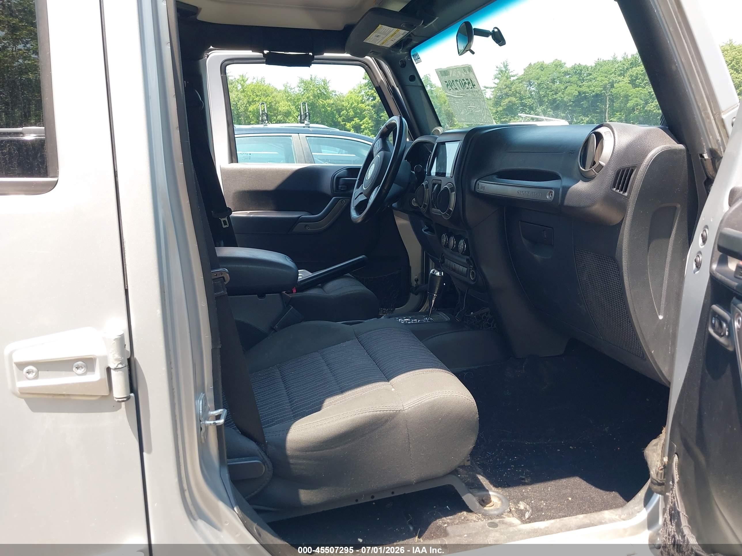 2012 Jeep Wrangler Unlimited Sport Silver vin: 1C4BJWDG5CL181745