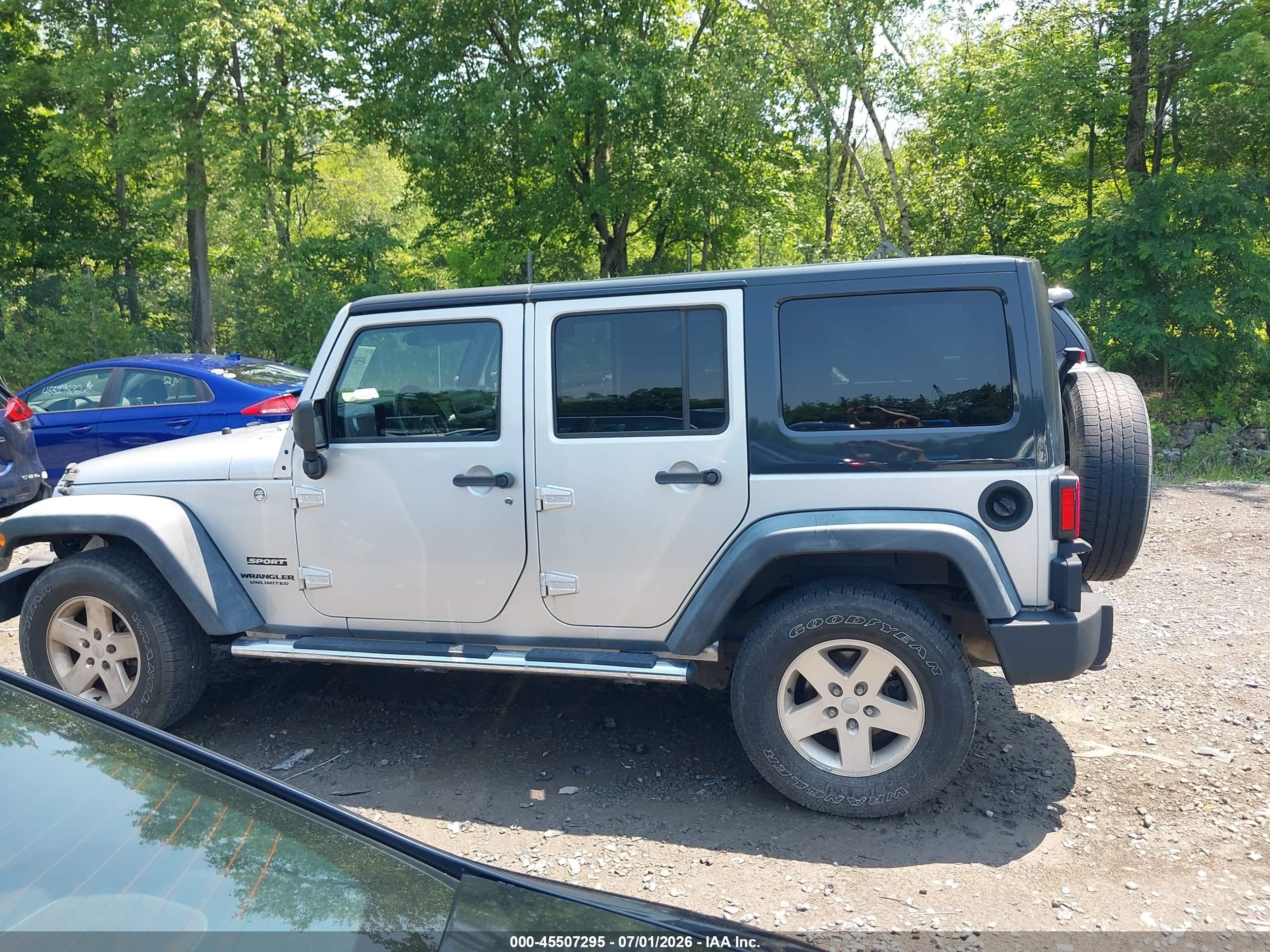 2012 Jeep Wrangler Unlimited Sport Silver vin: 1C4BJWDG5CL181745