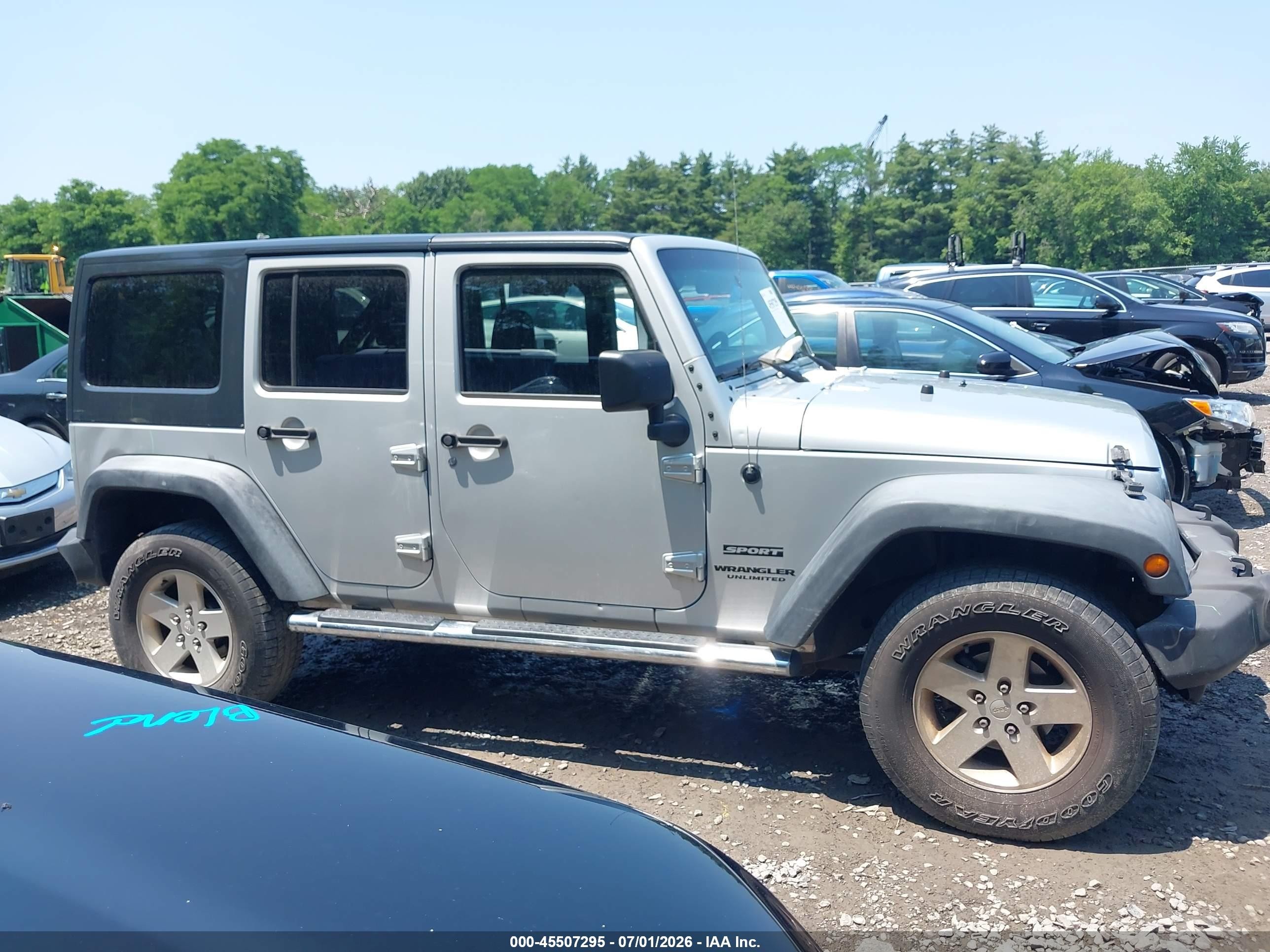 2012 Jeep Wrangler Unlimited Sport Silver vin: 1C4BJWDG5CL181745