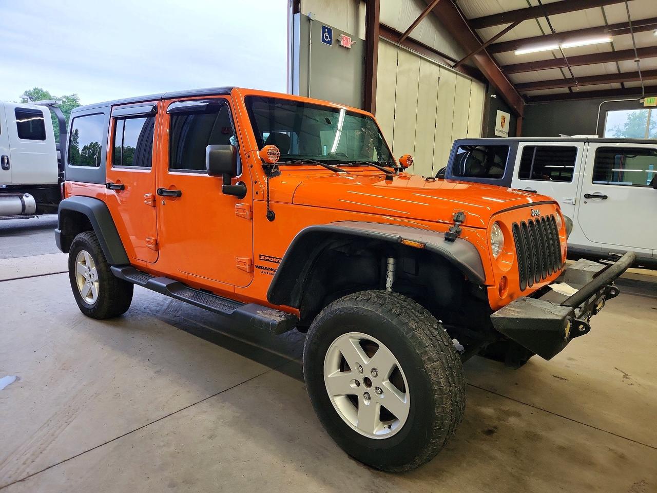 2013 Jeep Wrangler Unlimited Sport Orange vin: 1C4BJWDG5DL520120