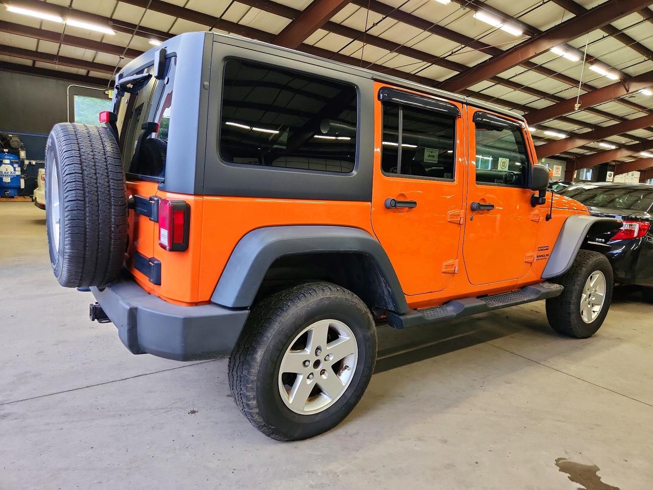 2013 Jeep Wrangler Unlimited Sport Orange vin: 1C4BJWDG5DL520120