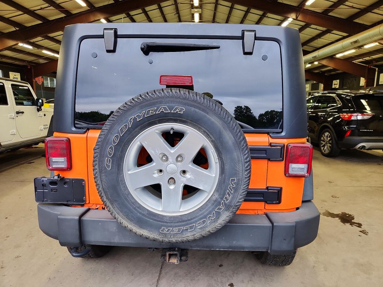 2013 Jeep Wrangler Unlimited Sport Orange vin: 1C4BJWDG5DL520120