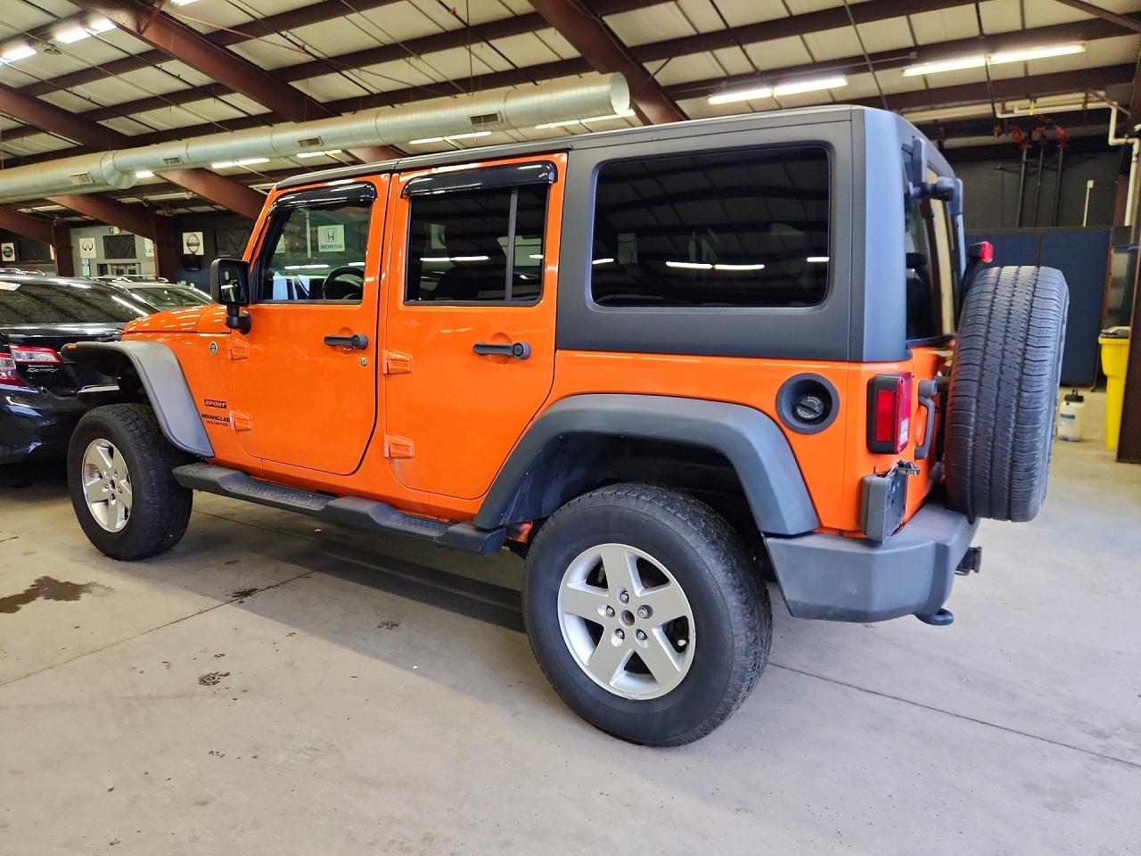 2013 Jeep Wrangler Unlimited Sport Orange vin: 1C4BJWDG5DL520120