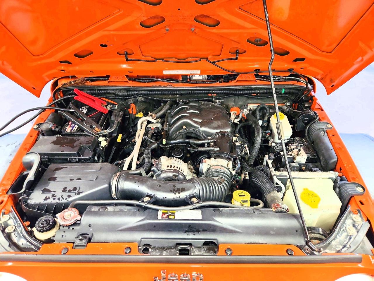 2013 Jeep Wrangler Unlimited Sport Orange vin: 1C4BJWDG5DL520120