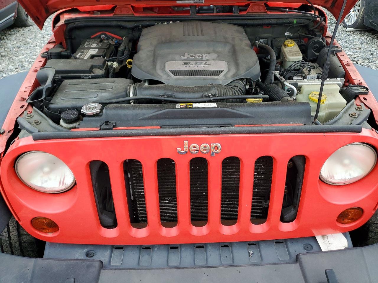 2013 Jeep Wrangler Unlimited Sport Red vin: 1C4BJWDG5DL582536