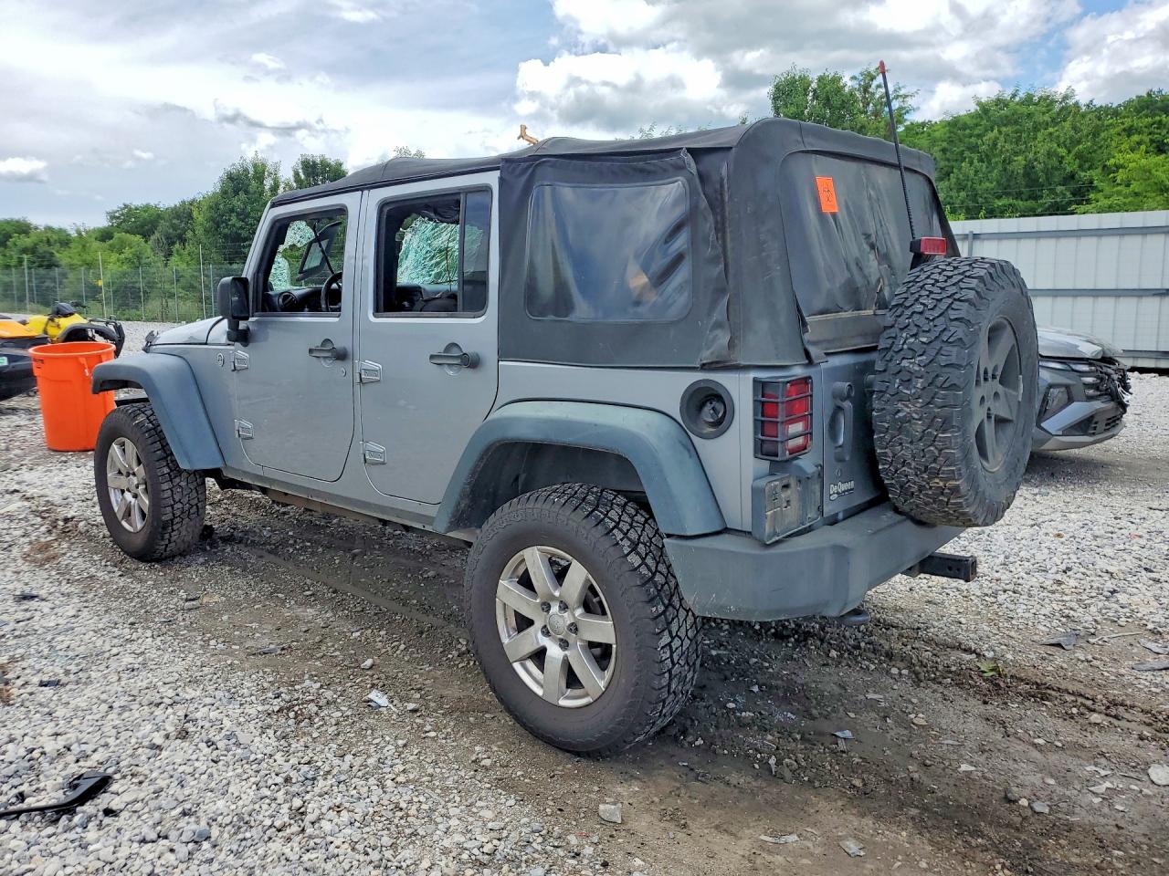2013 Jeep Wrangler Unlimited Sport Silver vin: 1C4BJWDG5DL589552