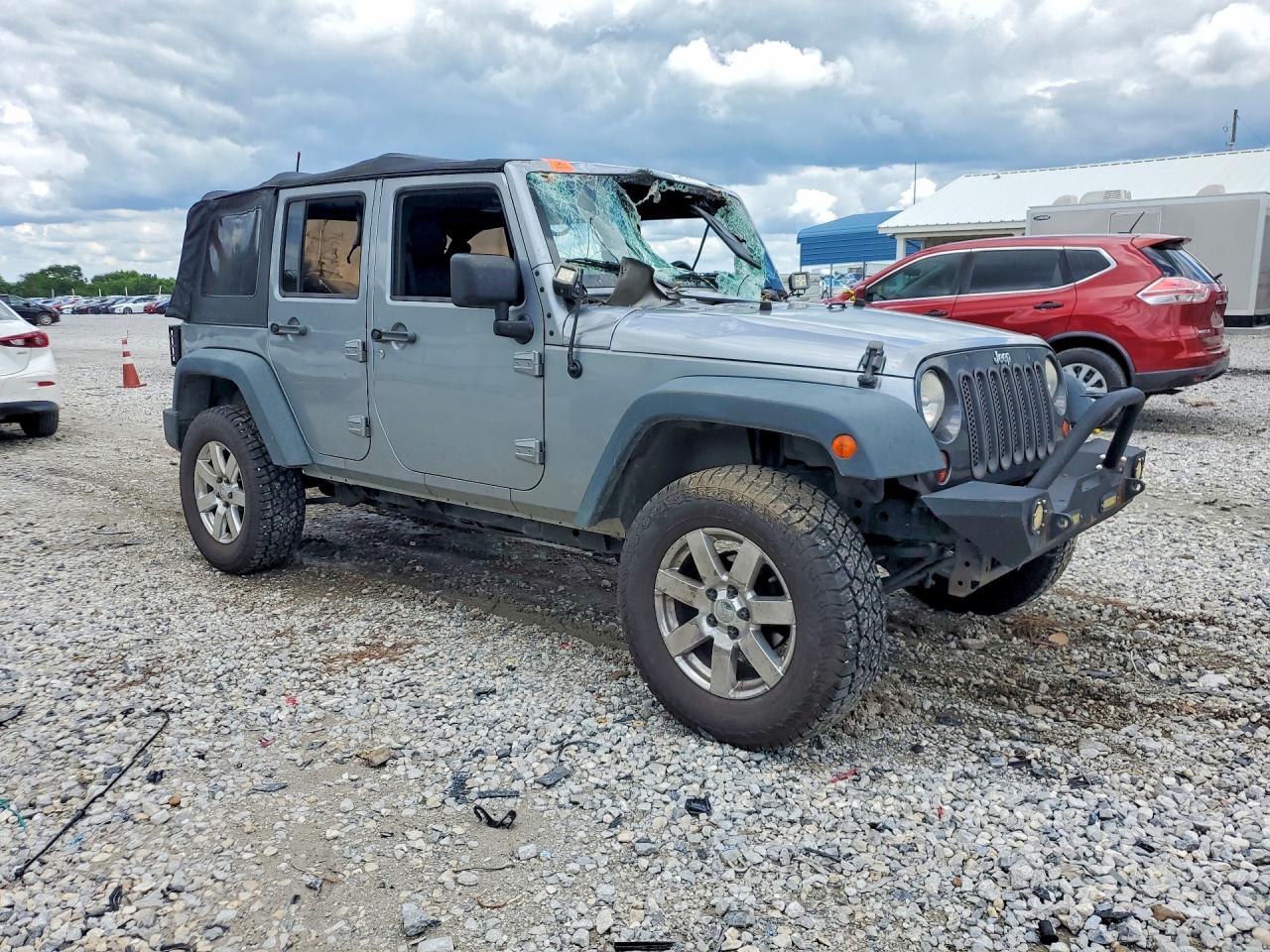 2013 Jeep Wrangler Unlimited Sport Silver vin: 1C4BJWDG5DL589552