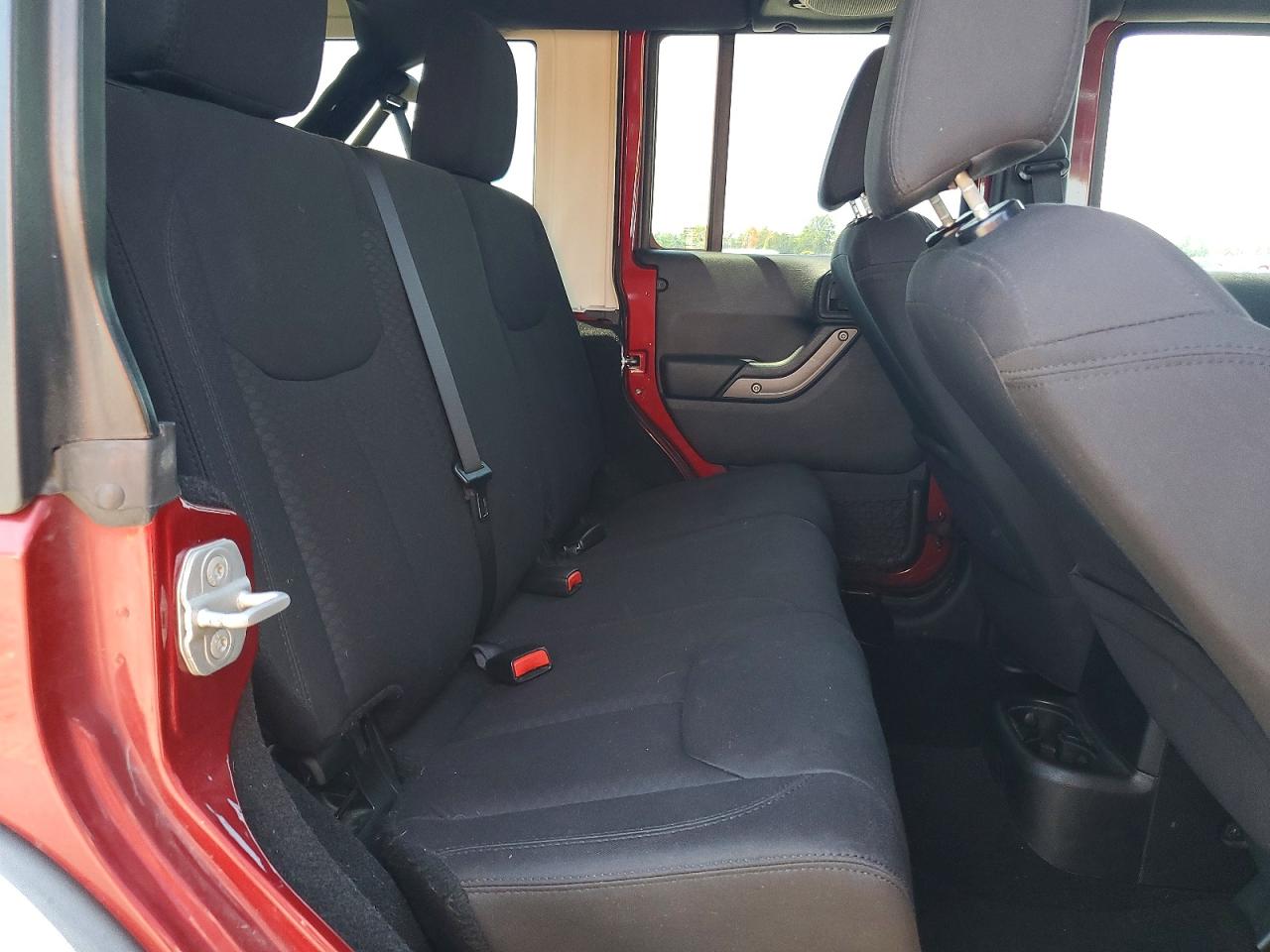 2013 Jeep Wrangler Unlimited Sport Red vin: 1C4BJWDG5DL606740