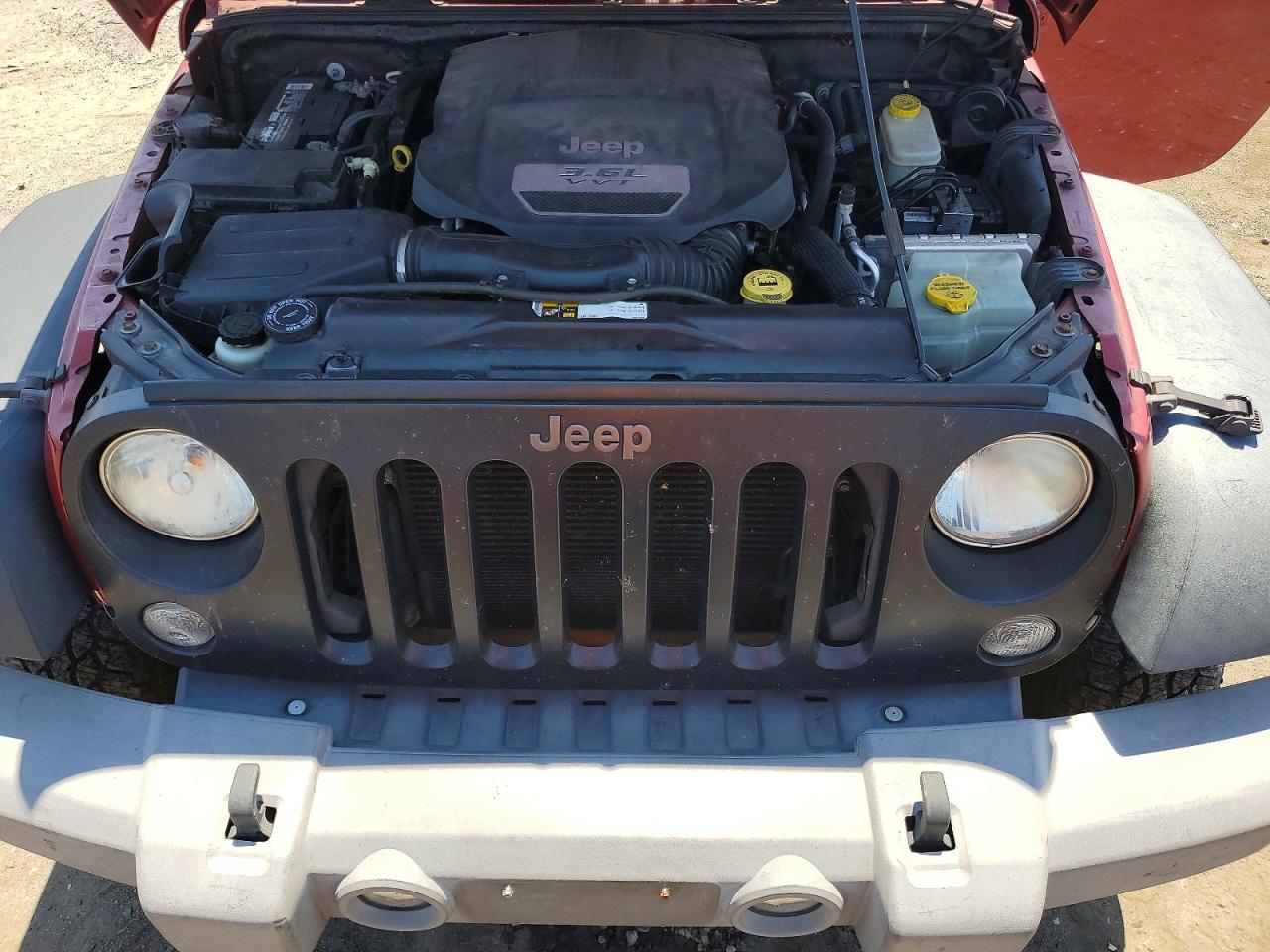 2013 Jeep Wrangler Unlimited Sport Red vin: 1C4BJWDG5DL606740