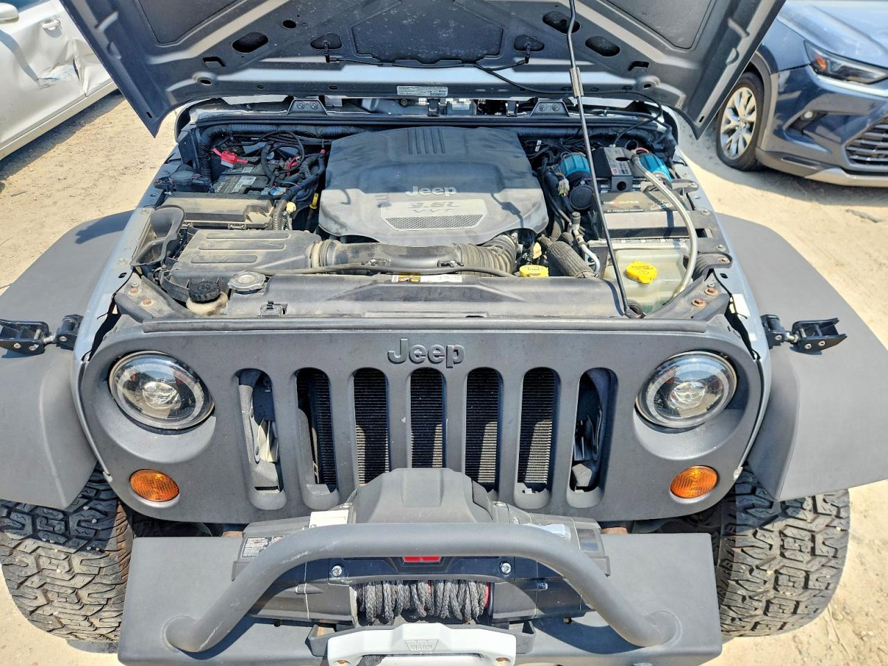 2013 Jeep Wrangler Unlimited Sport Silver vin: 1C4BJWDG5DL610139