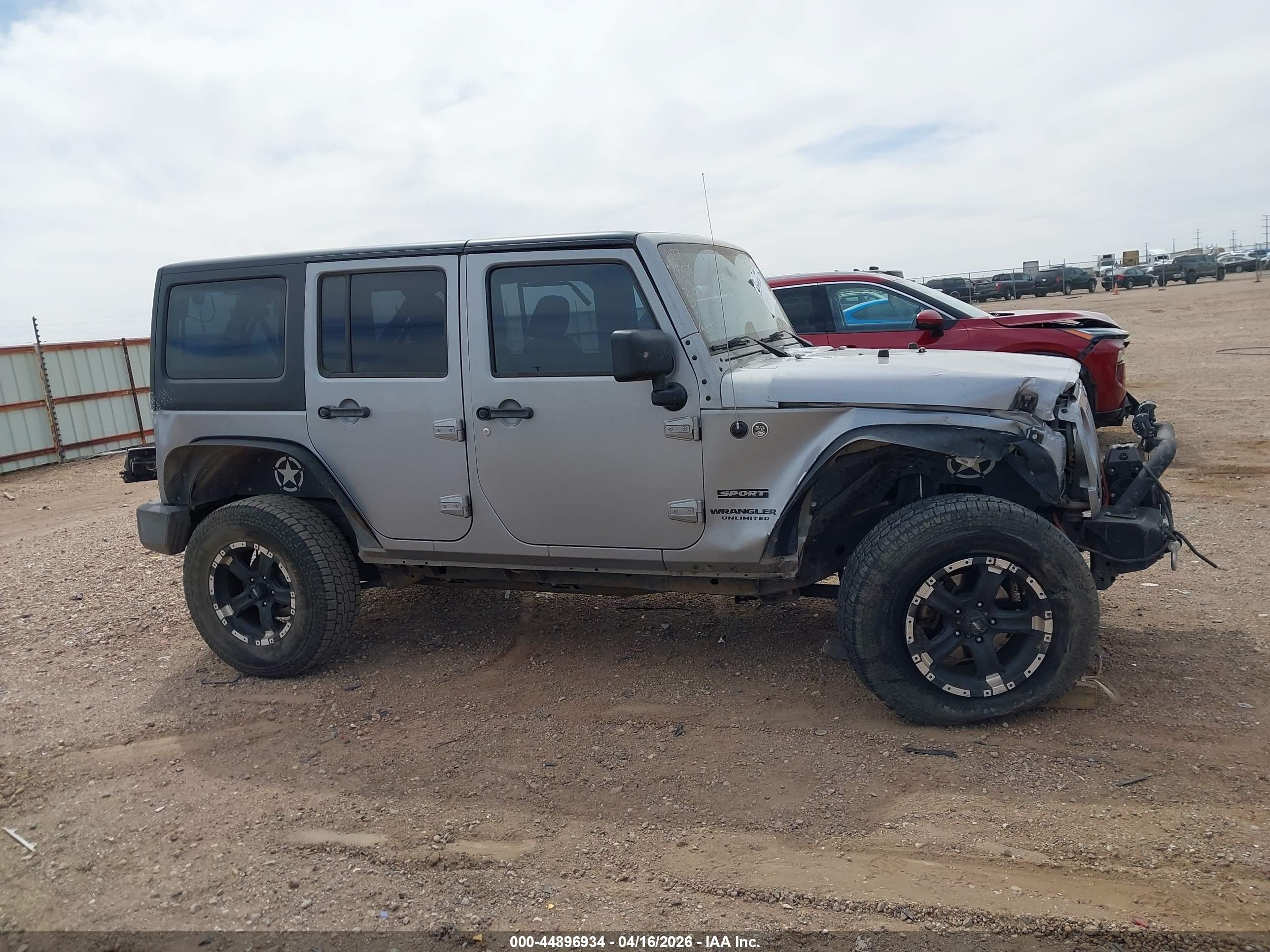 2014 Jeep Wrangler Unlimited Sport Gray vin: 1C4BJWDG5EL163569