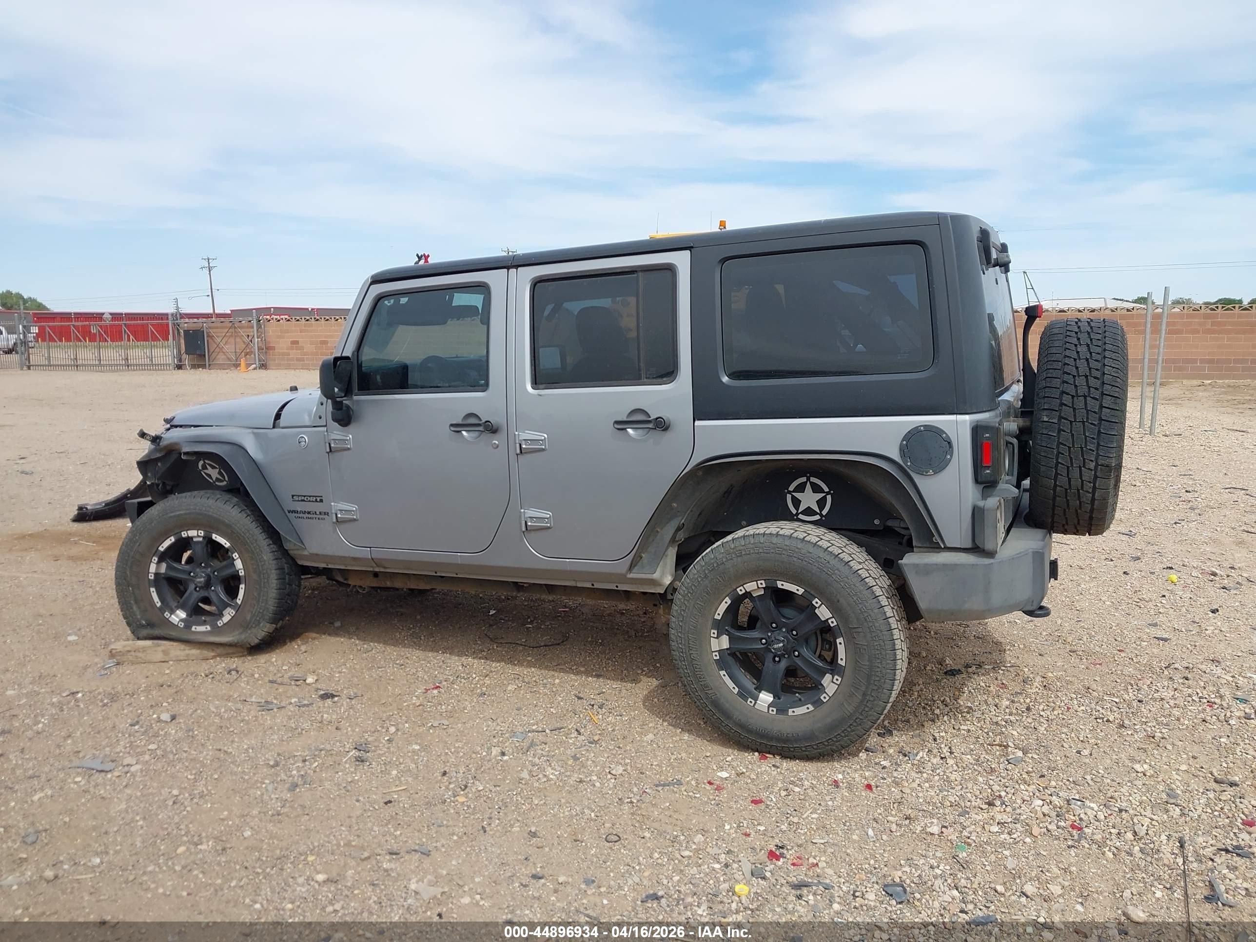 2014 Jeep Wrangler Unlimited Sport Gray vin: 1C4BJWDG5EL163569