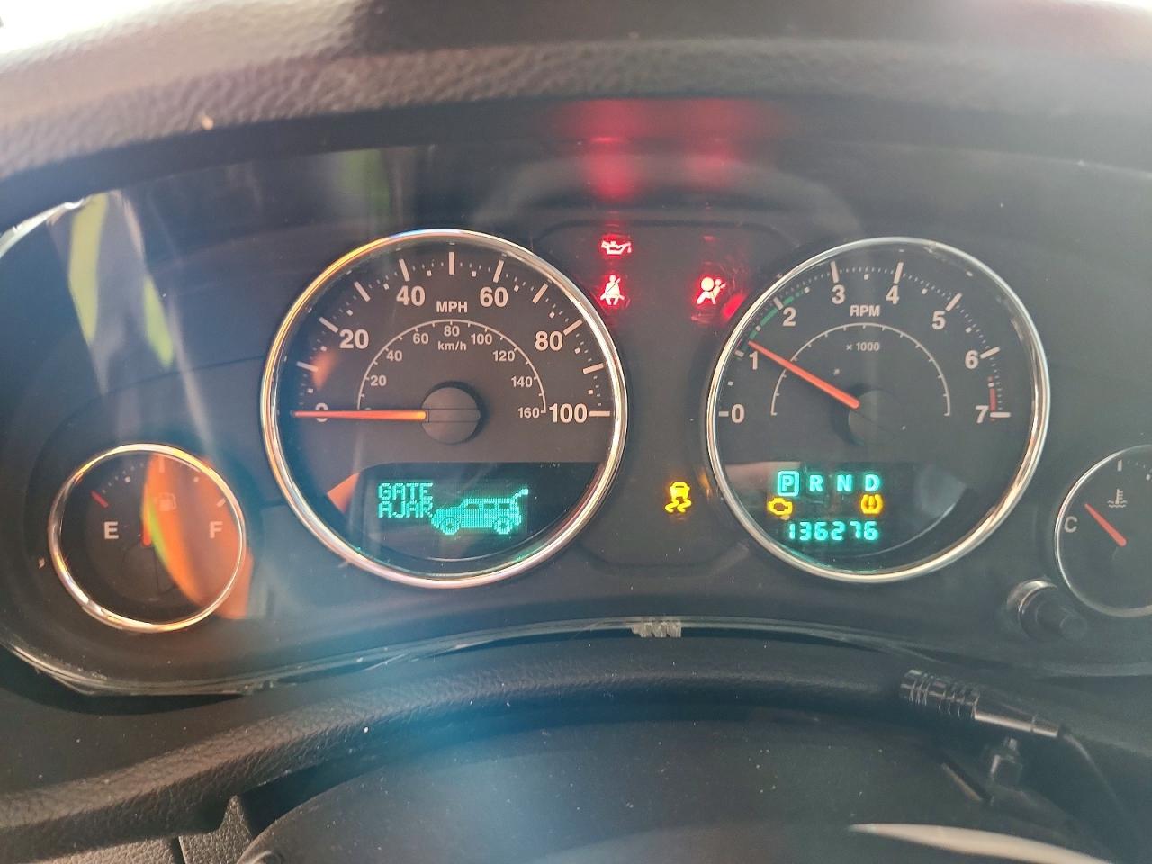 2014 Jeep Wrangler Unlimited Sport Red vin: 1C4BJWDG5EL216173