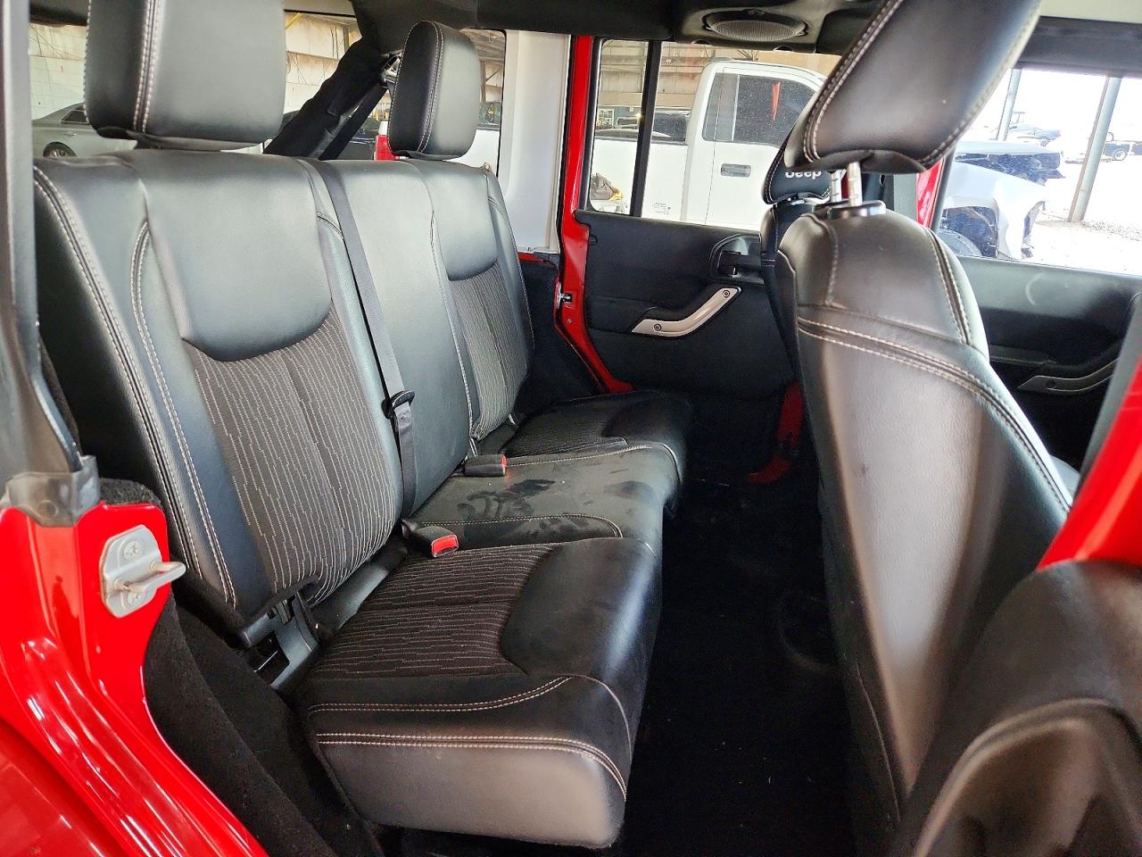 2014 Jeep Wrangler Unlimited Sport Red vin: 1C4BJWDG5EL216173