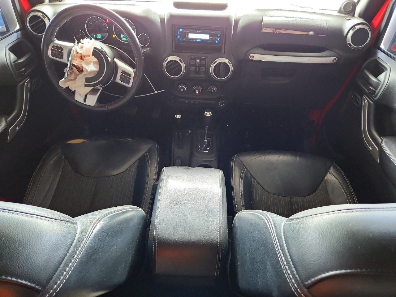 2014 Jeep Wrangler Unlimited Sport Red vin: 1C4BJWDG5EL216173