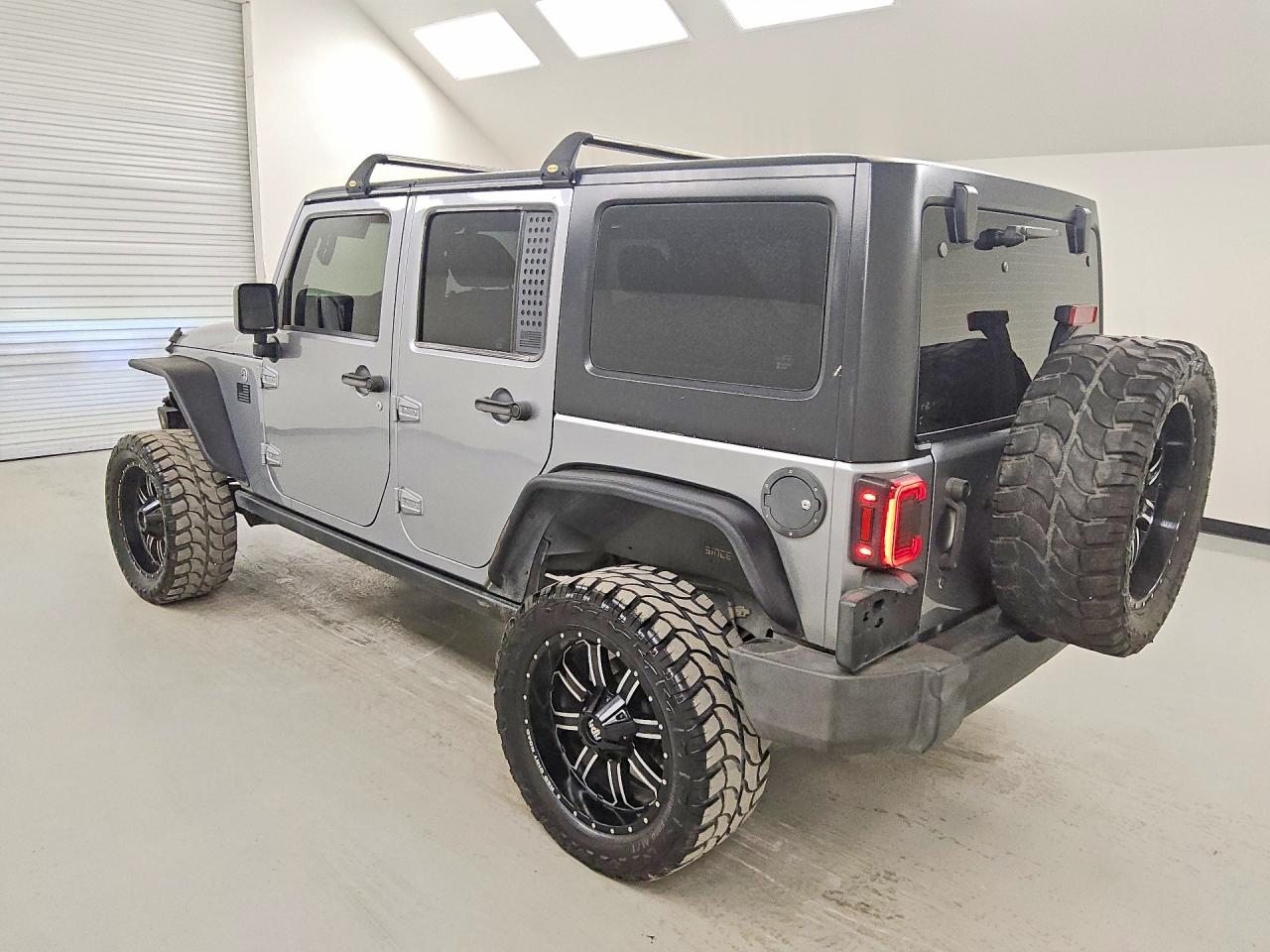 2015 Jeep Wrangler Unlimited Sport Silver vin: 1C4BJWDG5FL505104