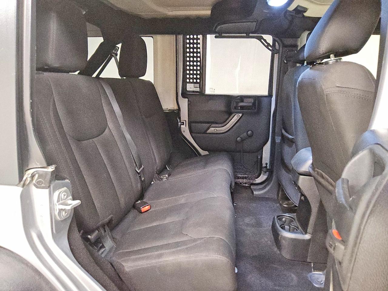 2015 Jeep Wrangler Unlimited Sport Silver vin: 1C4BJWDG5FL505104