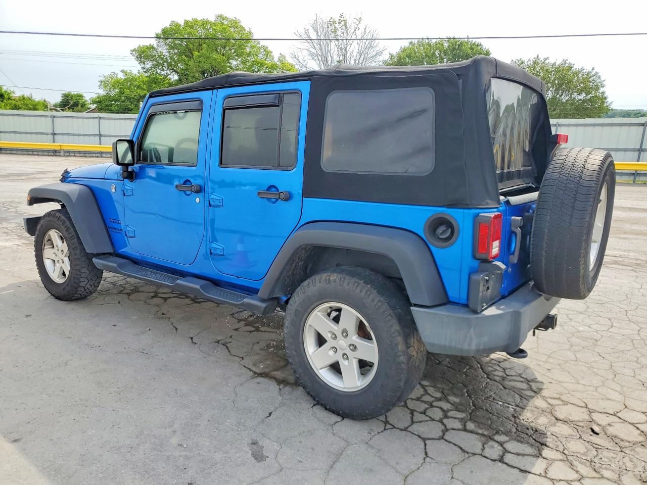 2015 Jeep Wrangler Unlimited Sport Blue vin: 1C4BJWDG5FL510612