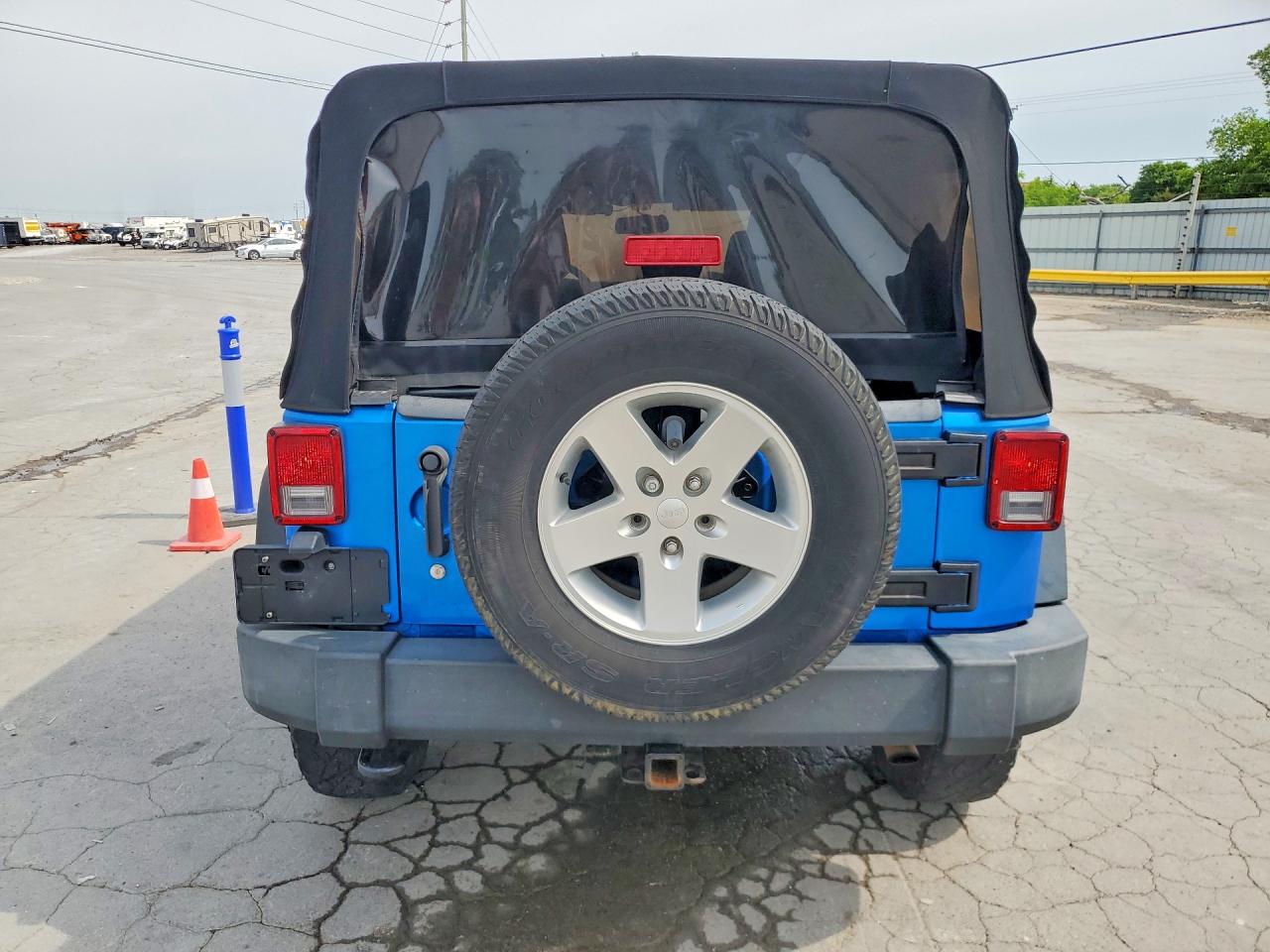 2015 Jeep Wrangler Unlimited Sport Blue vin: 1C4BJWDG5FL510612