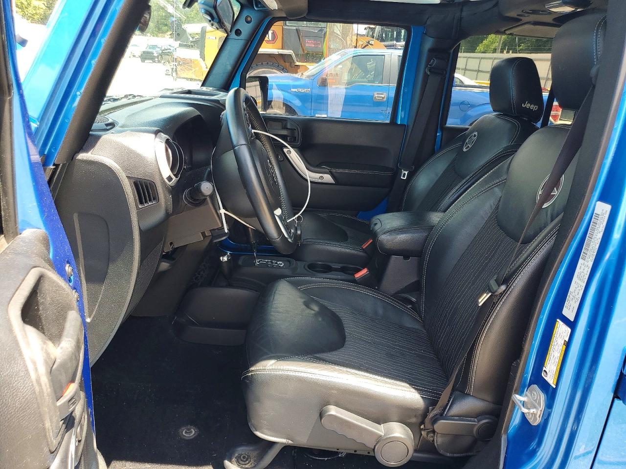 2015 Jeep Wrangler Unlimited Sport Blue vin: 1C4BJWDG5FL612377
