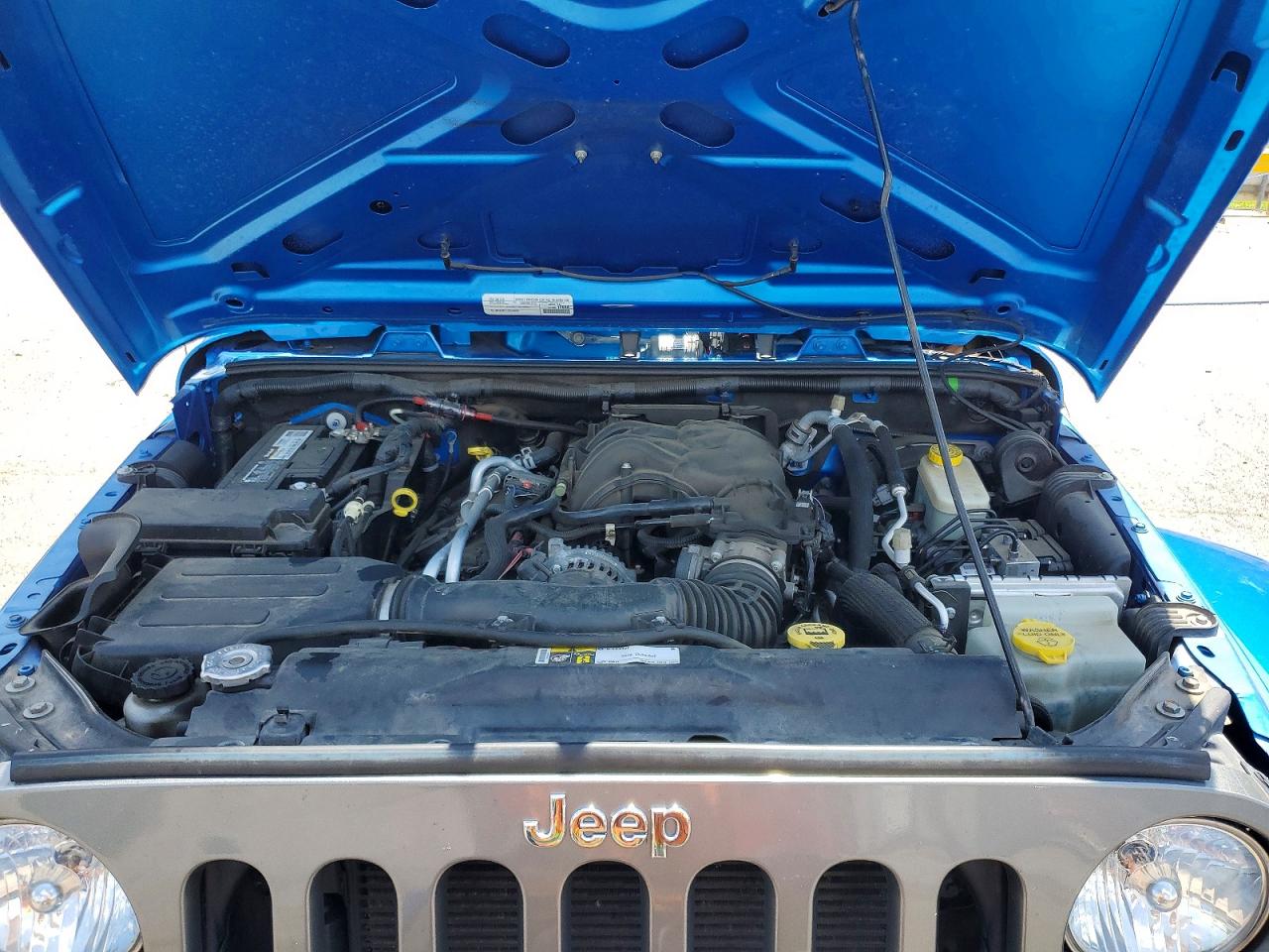 2015 Jeep Wrangler Unlimited Sport Blue vin: 1C4BJWDG5FL612377