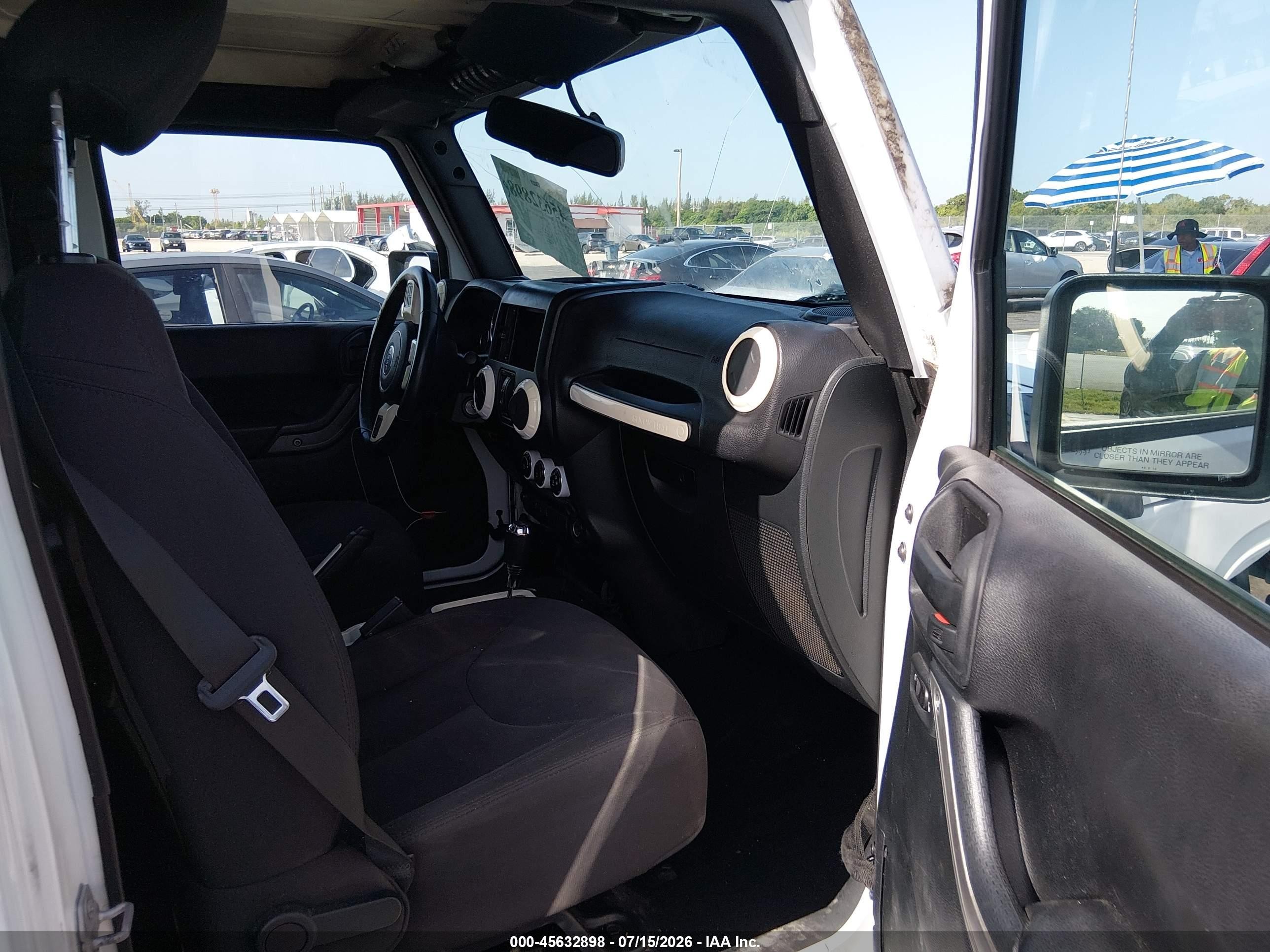 2015 Jeep Wrangler Unlimited Sport White vin: 1C4BJWDG5FL665385