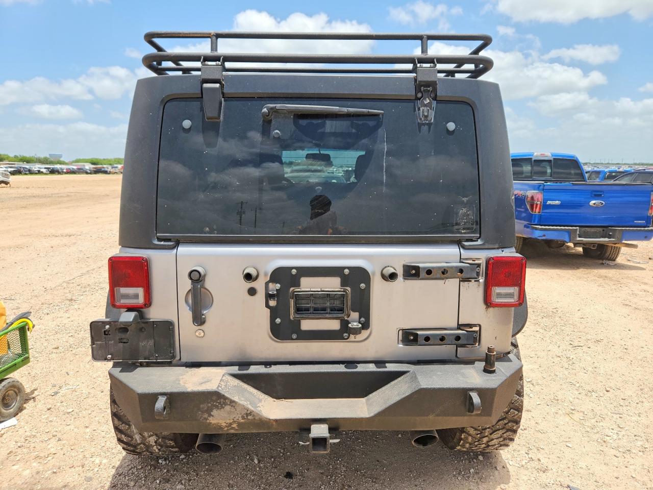 2015 Jeep Wrangler Unlimited Sport Silver vin: 1C4BJWDG5FL751277