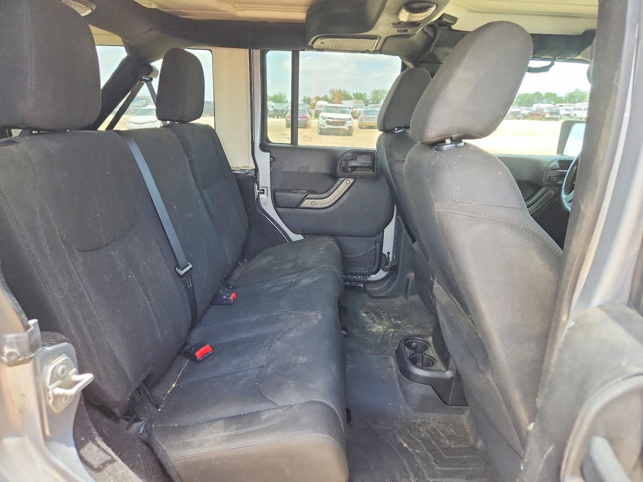 2015 Jeep Wrangler Unlimited Sport Silver vin: 1C4BJWDG5FL751277