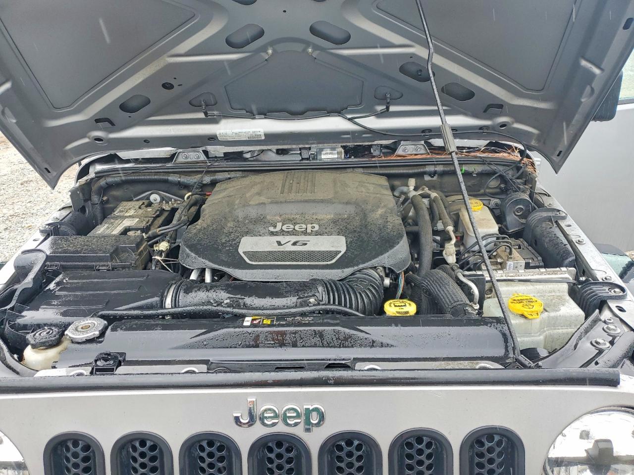 2017 Jeep Wrangler Unlimited Sport Silver vin: 1C4BJWDG5HL739018